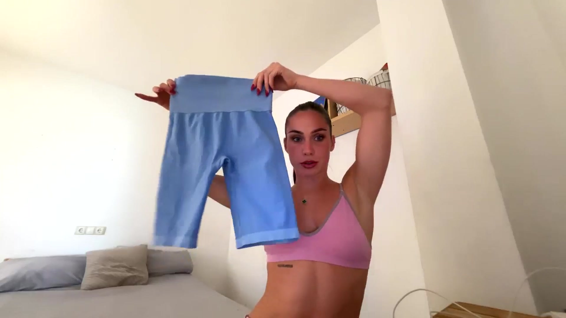 Gallery image thumbnail from English_Lola's myfreecams stream on, 10/07/2025, 15:06 image 11 of 20