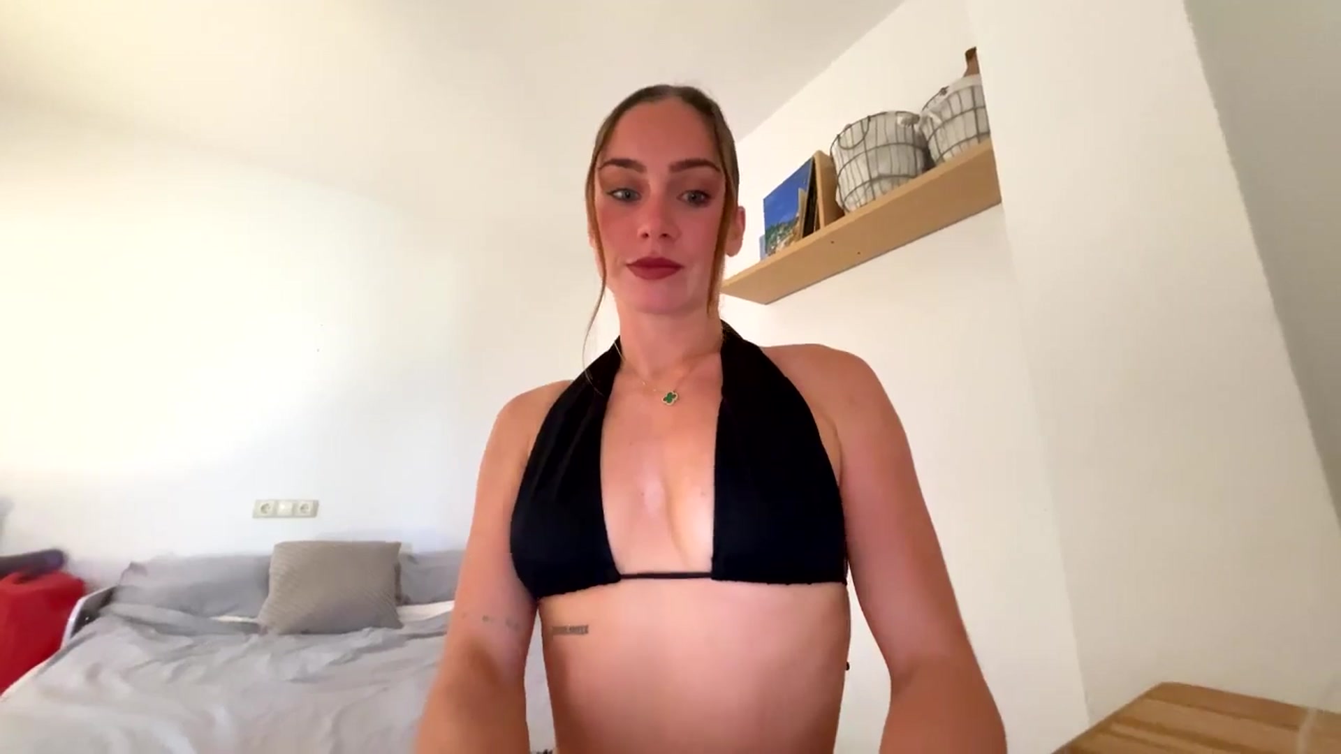 Gallery image thumbnail from English_Lola's myfreecams stream on, 10/25/2025, 09:01 image 17 of 20