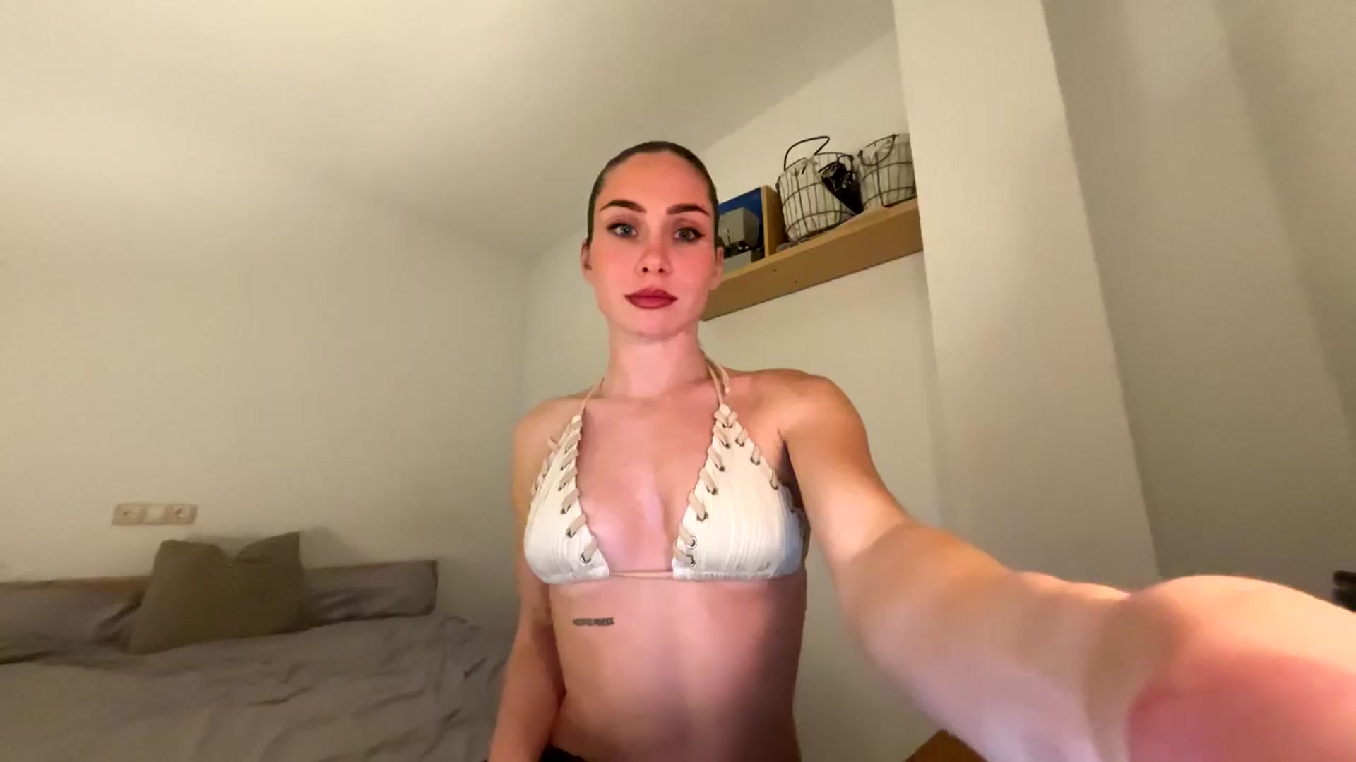 Gallery image thumbnail from English_Lola's myfreecams stream on, 12/20/2025, 19:14 image 14 of 20