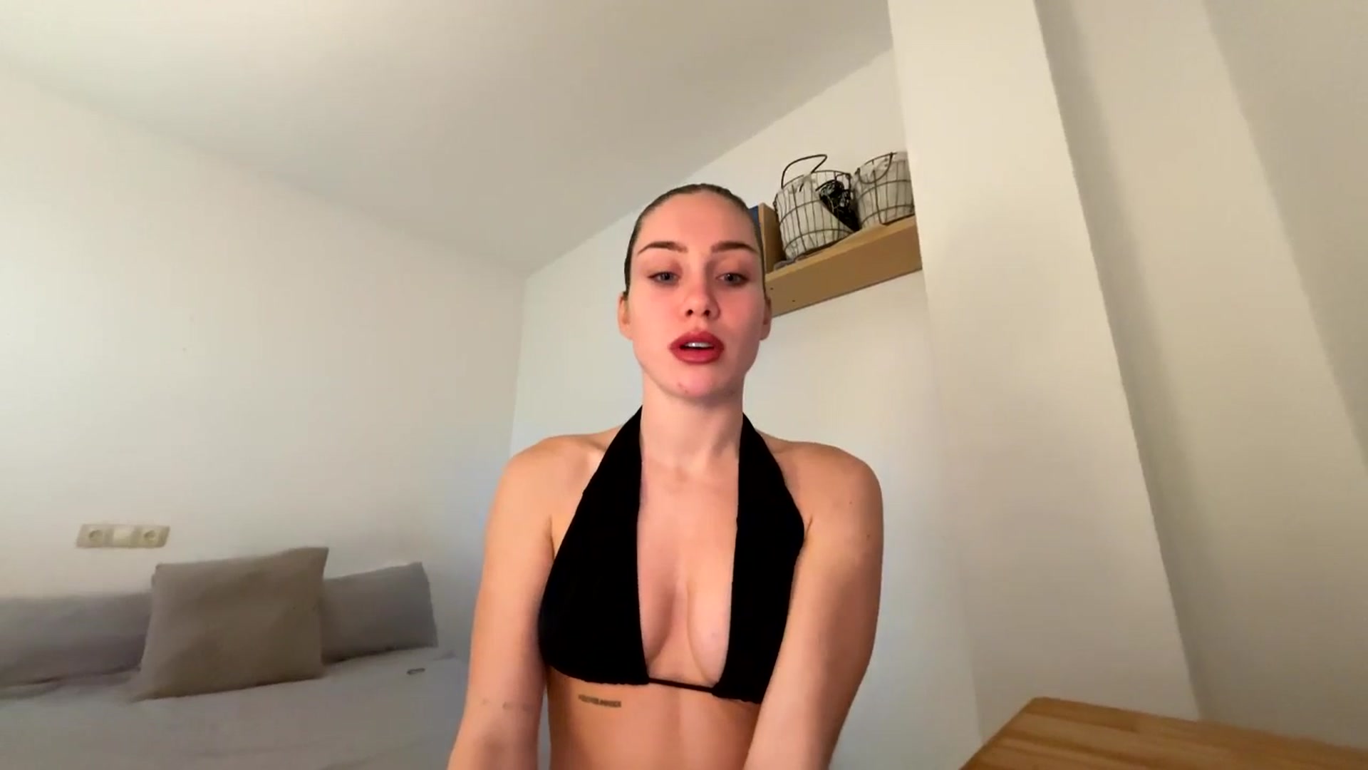 Gallery image thumbnail from English_Lola's myfreecams stream on, 12/21/2025, 08:31 image 6 of 20