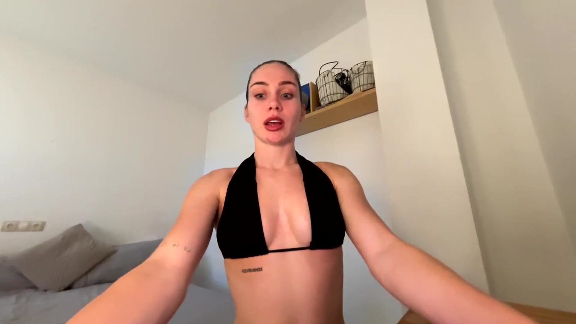 Gallery image thumbnail from English_Lola's myfreecams stream on, 12/21/2025, 10:45 image 17 of 20
