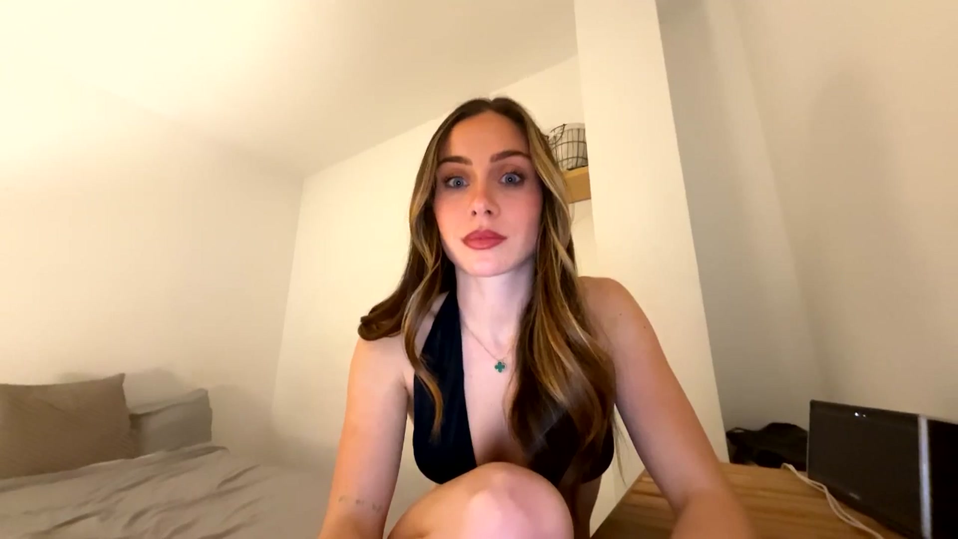 Gallery image thumbnail from English_Lola's myfreecams stream on, 01/04/2026, 16:36 image 9 of 20
