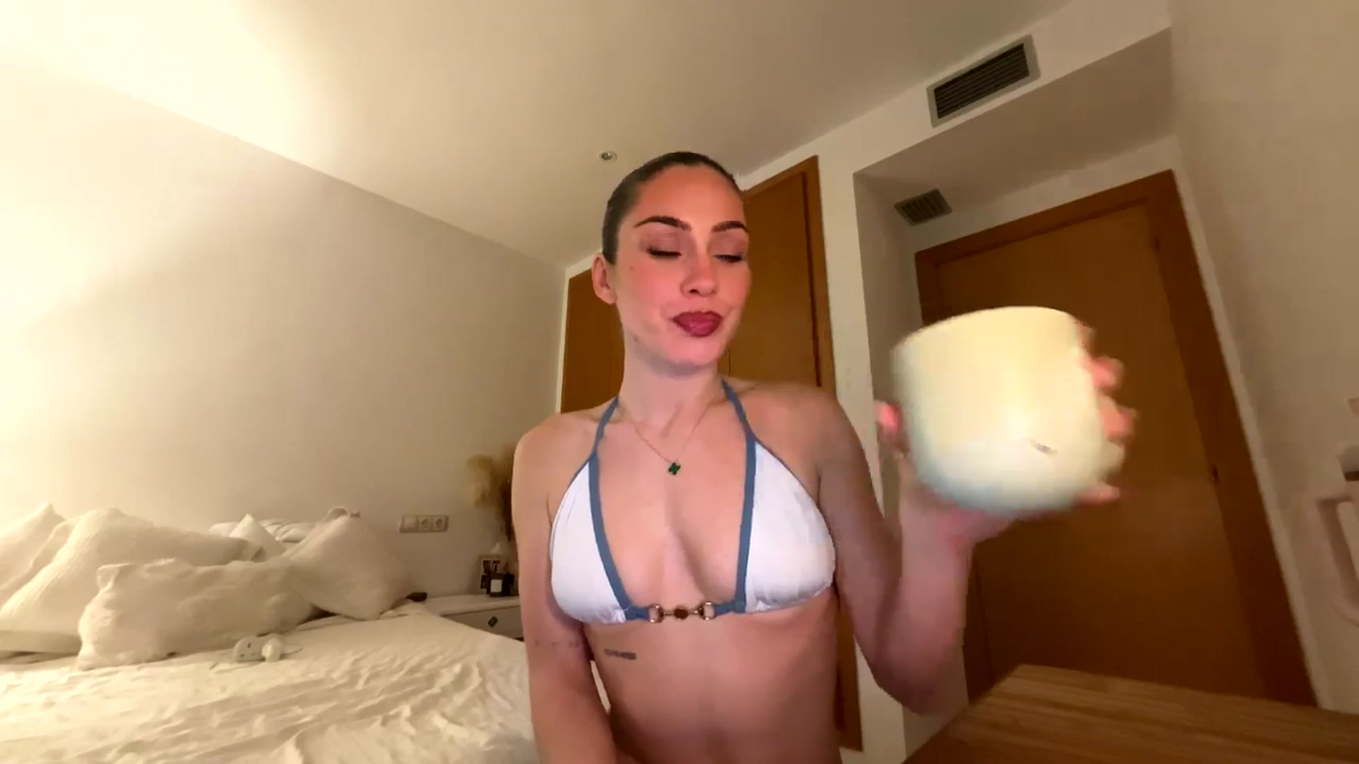 Gallery image thumbnail from English_Lola's myfreecams stream on, 01/05/2026, 17:39 image 6 of 20