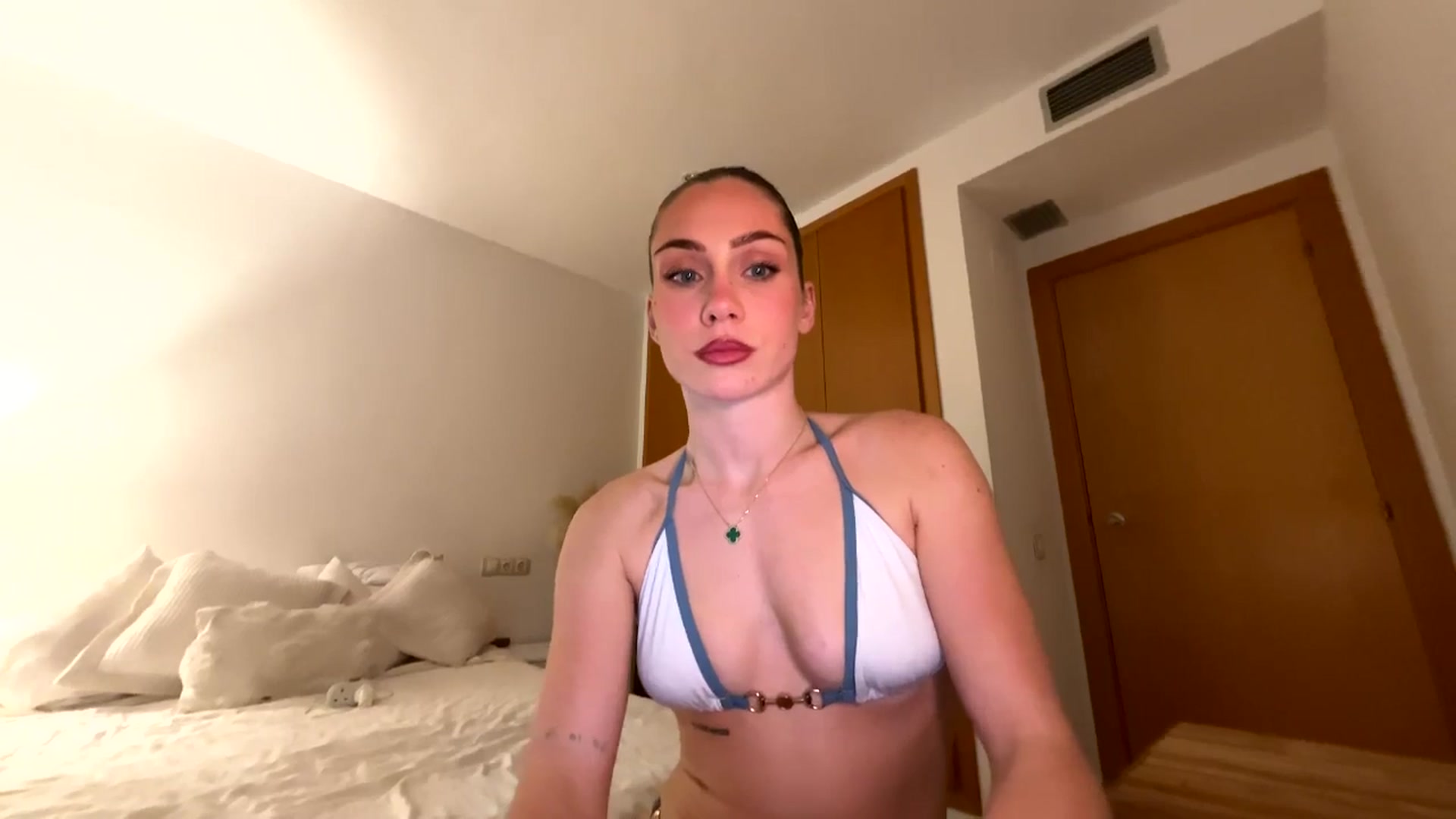 Gallery image thumbnail from English_Lola's myfreecams stream on, 01/05/2026, 18:42 image 8 of 20