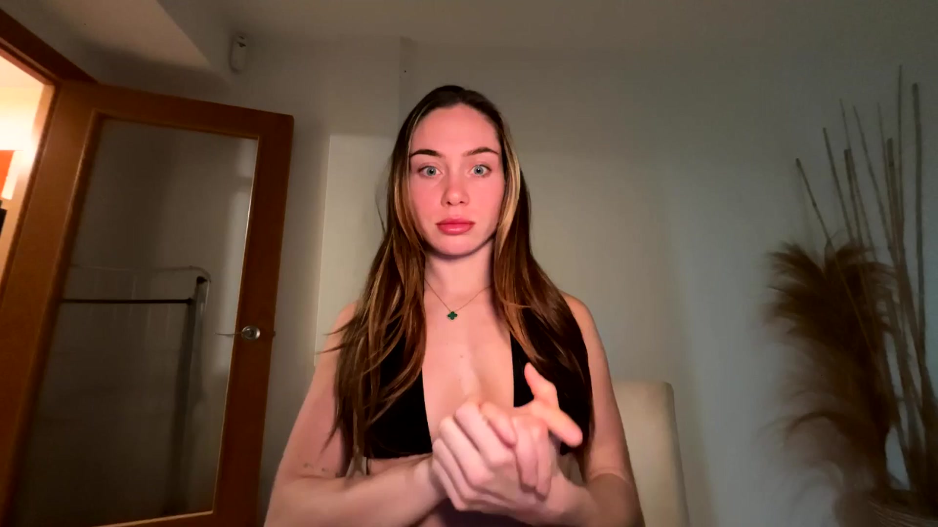 Gallery image thumbnail from English_Lola's myfreecams stream on, 01/09/2026, 06:17 image 17 of 20
