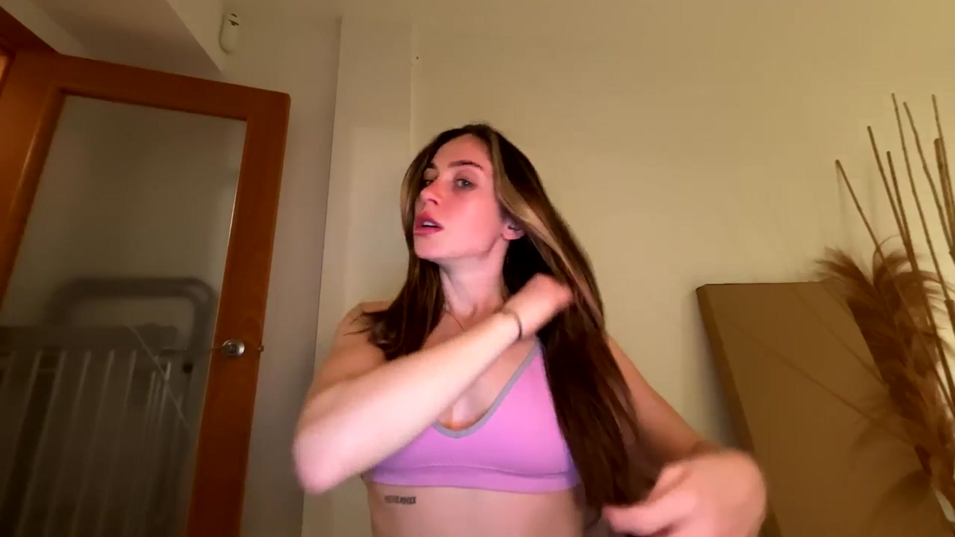 Gallery image thumbnail from English_Lola's myfreecams stream on, 01/17/2026, 07:01 image 7 of 20