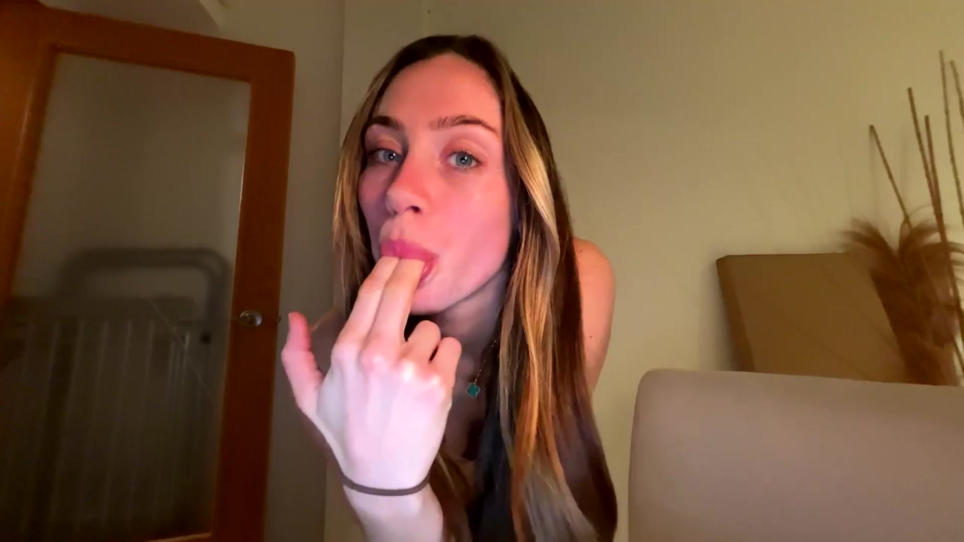 Gallery image thumbnail from English_Lola's myfreecams stream on, 01/17/2026, 07:01 image 17 of 20