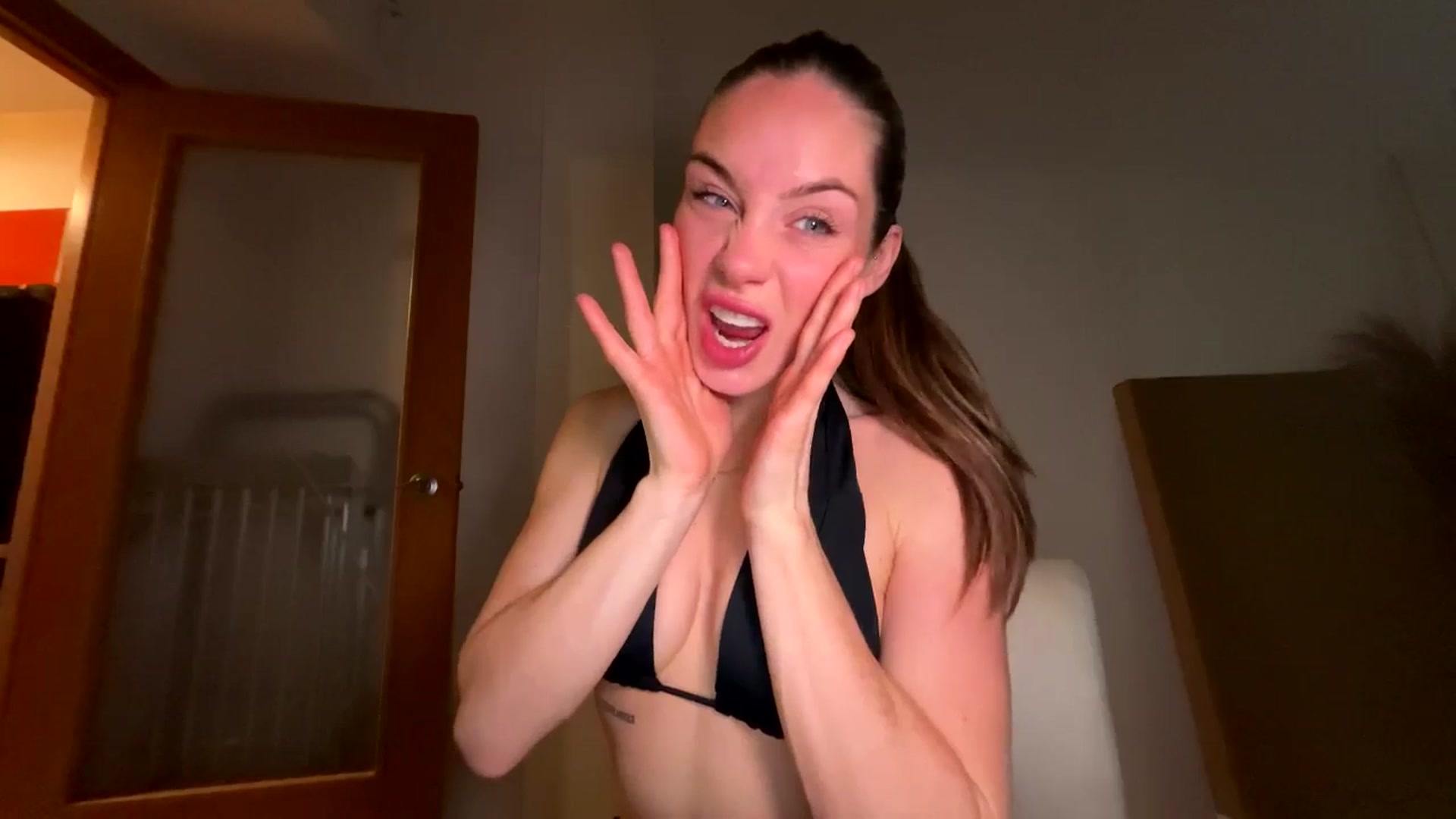 Gallery image thumbnail from English_Lola's myfreecams stream on, 01/18/2026, 06:40 image 11 of 20