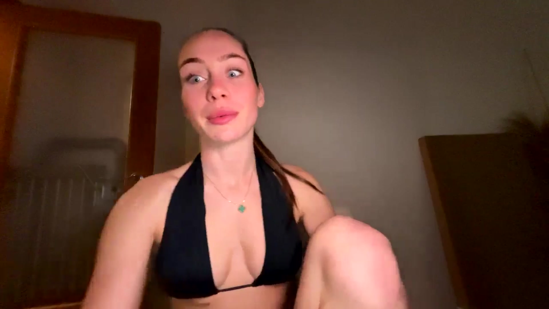 Gallery image thumbnail from English_Lola's myfreecams stream on, 01/18/2026, 07:30 image 4 of 20