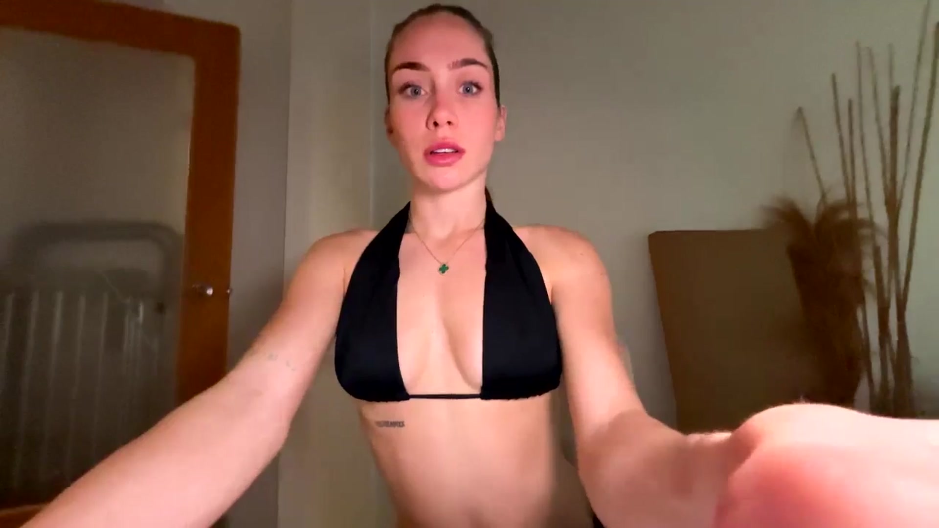 Gallery image thumbnail from English_Lola's myfreecams stream on, 01/18/2026, 07:54 image 18 of 20