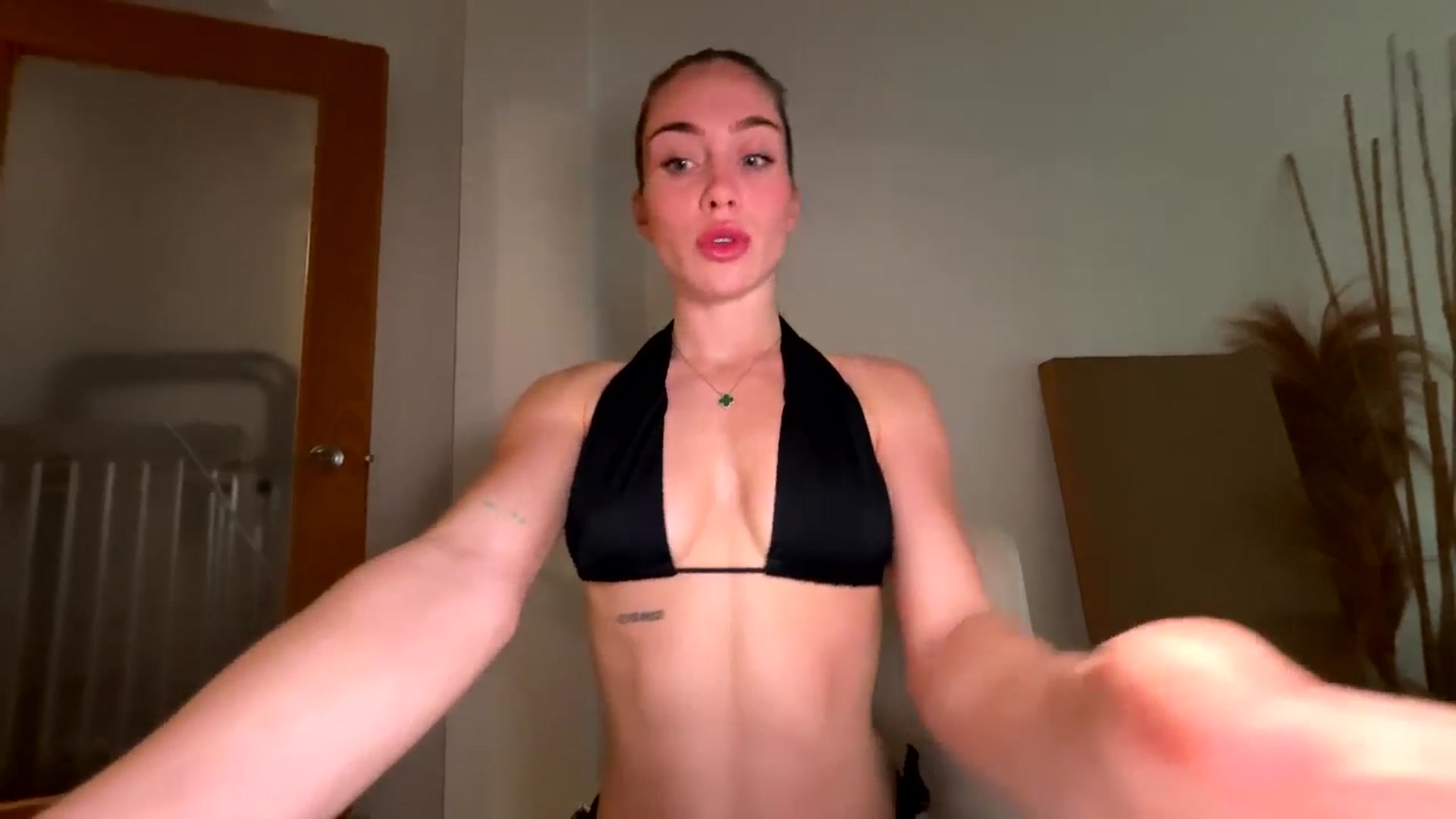 Gallery image thumbnail from English_Lola's myfreecams stream on, 01/18/2026, 07:54 image 7 of 20