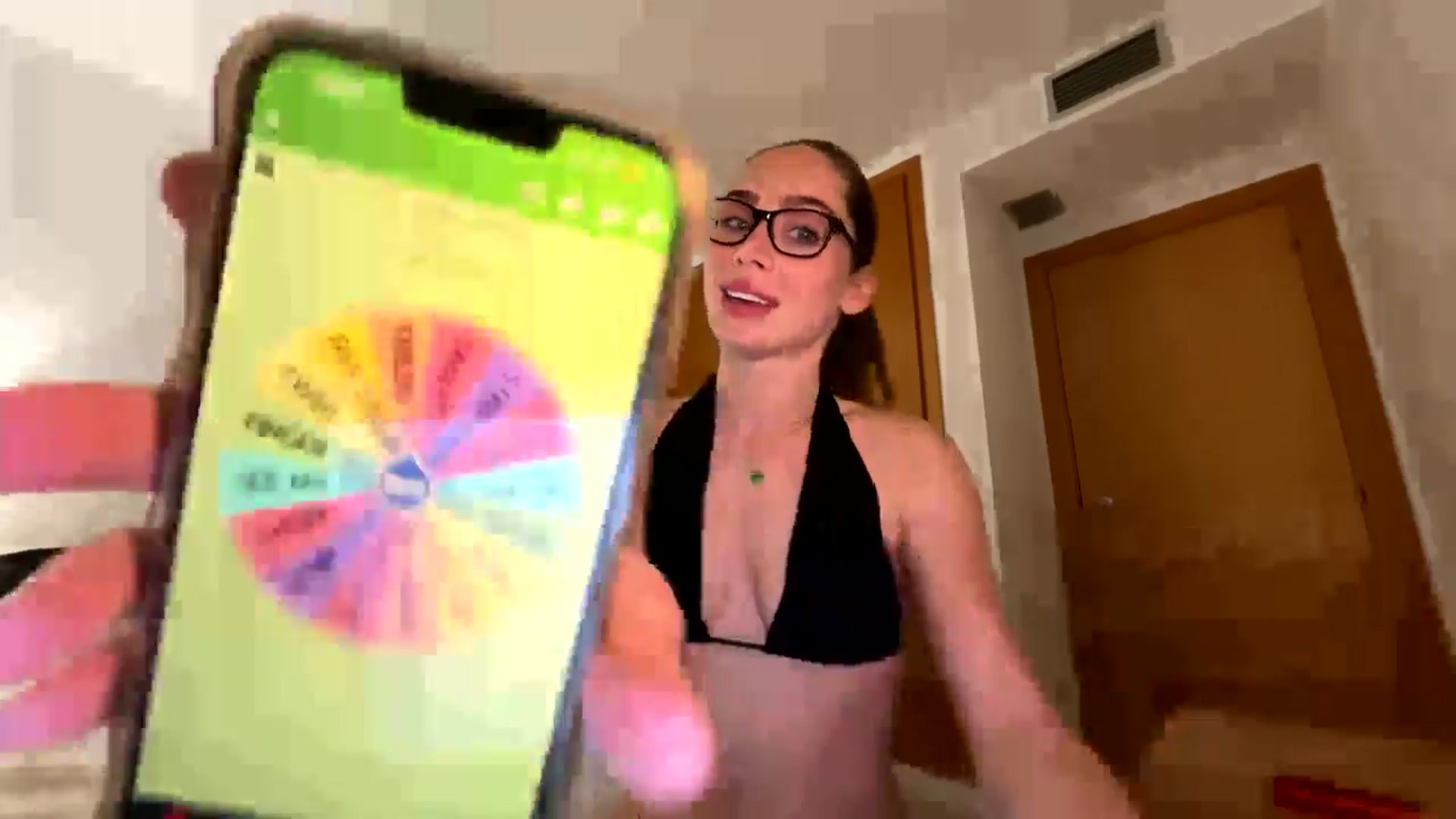 Gallery image thumbnail from English_Lola's myfreecams stream on, 01/20/2026, 17:27 image 18 of 20