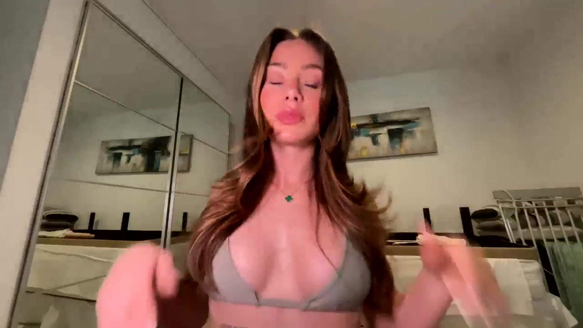 Gallery image thumbnail from English_Lola's myfreecams stream on, 03/11/2026, 08:38 image 10 of 20