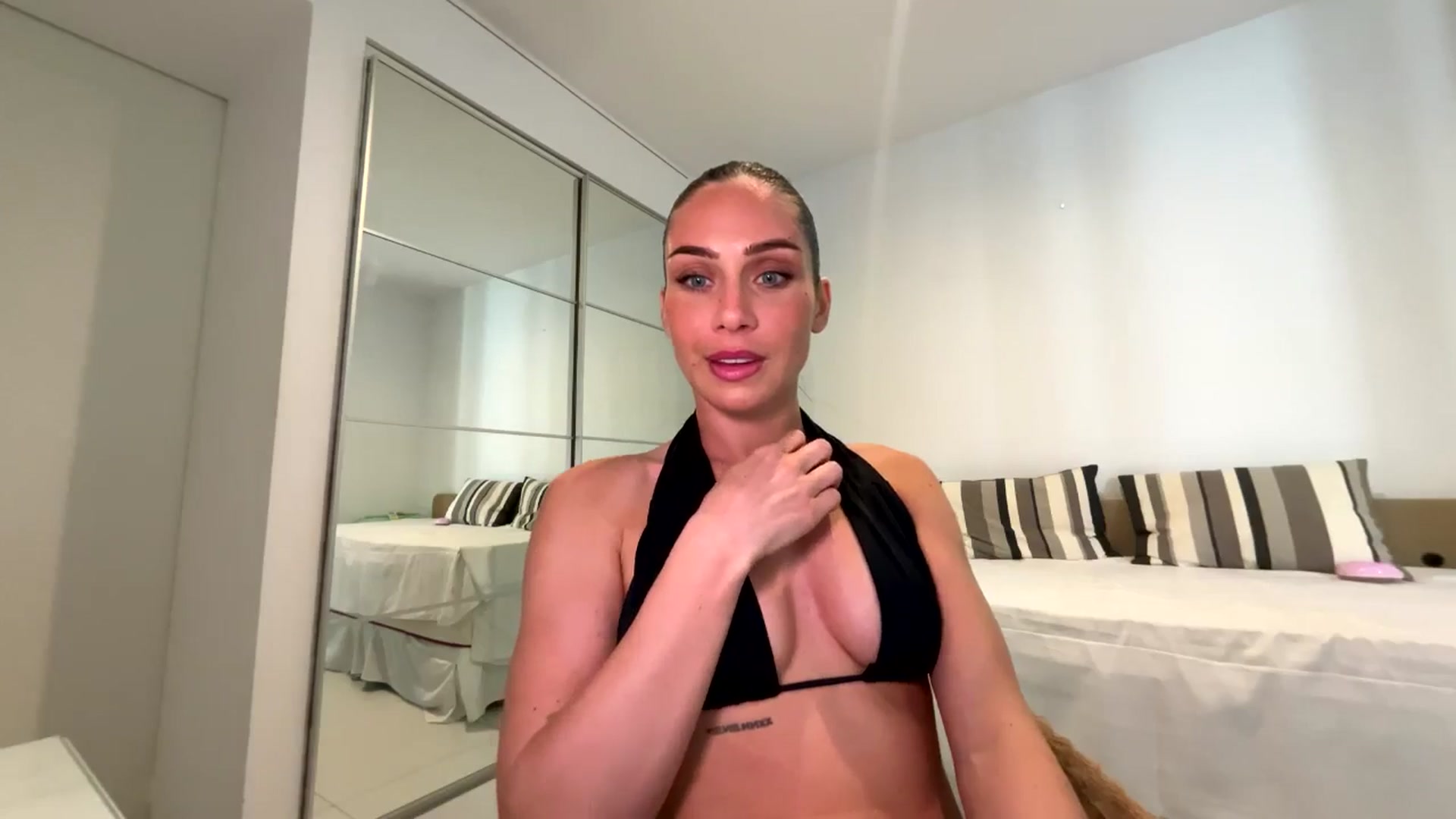 Gallery image thumbnail from English_Lola's myfreecams stream on, 03/24/2026, 11:23 image 11 of 20