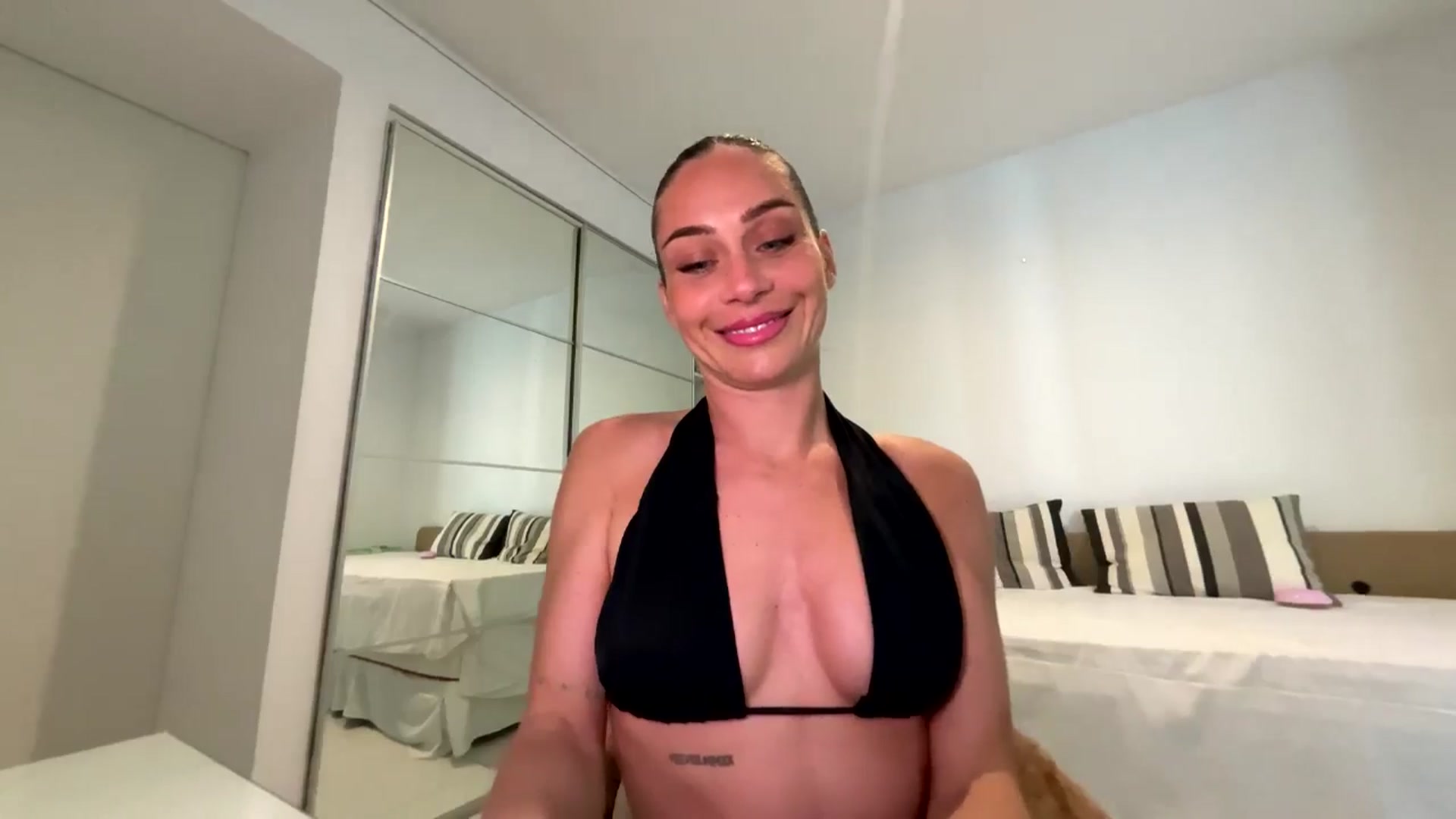 Gallery image thumbnail from English_Lola's myfreecams stream on, 03/24/2026, 11:23 image 2 of 20