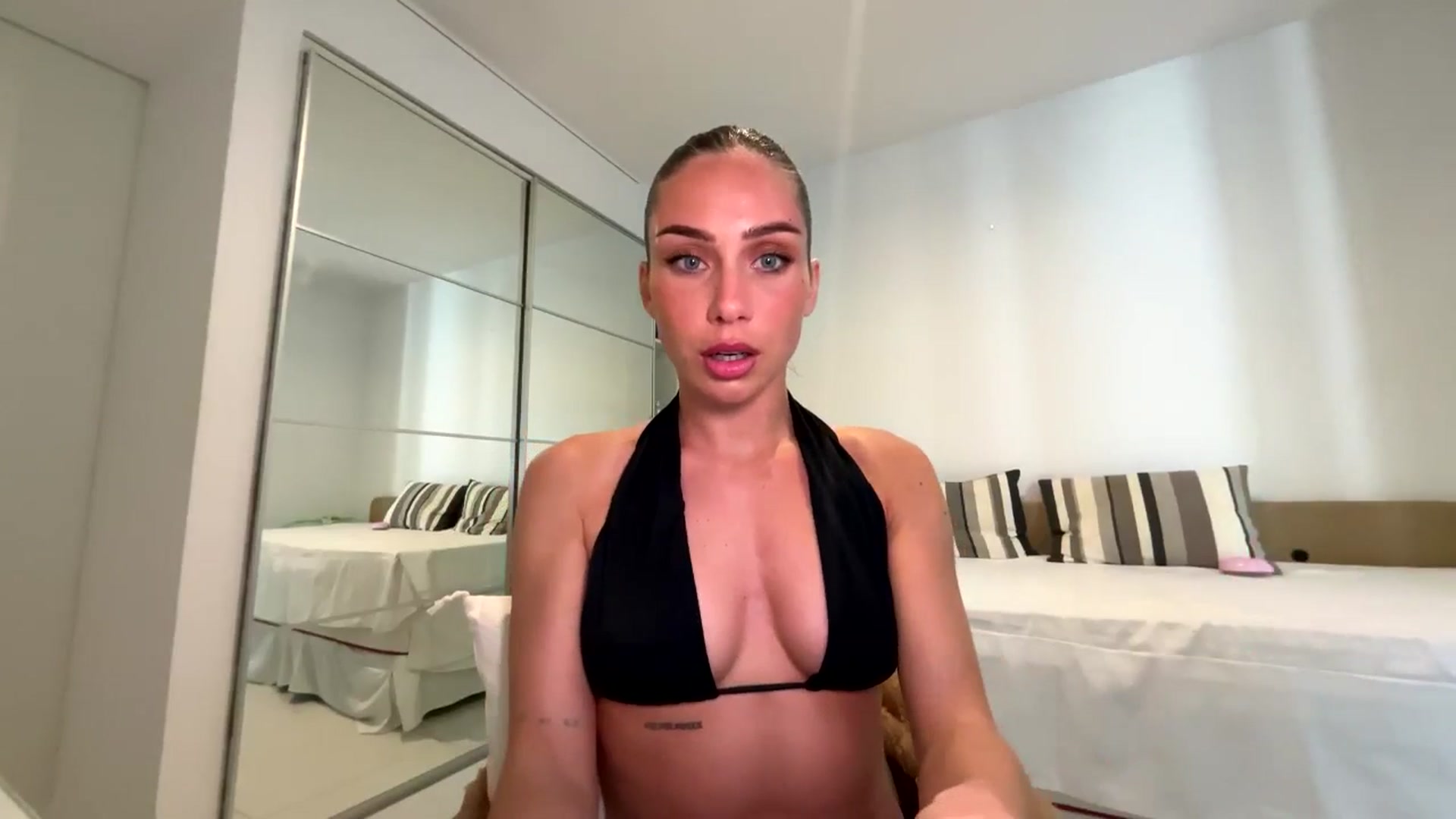 Gallery image thumbnail from English_Lola's myfreecams stream on, 03/24/2026, 11:23 image 15 of 20