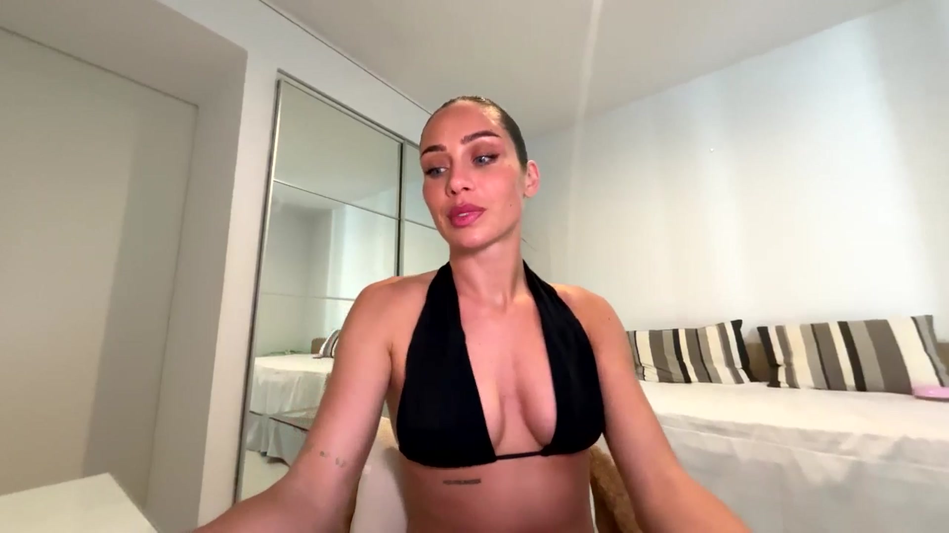 Gallery image thumbnail from English_Lola's myfreecams stream on, 03/24/2026, 11:23 image 20 of 20