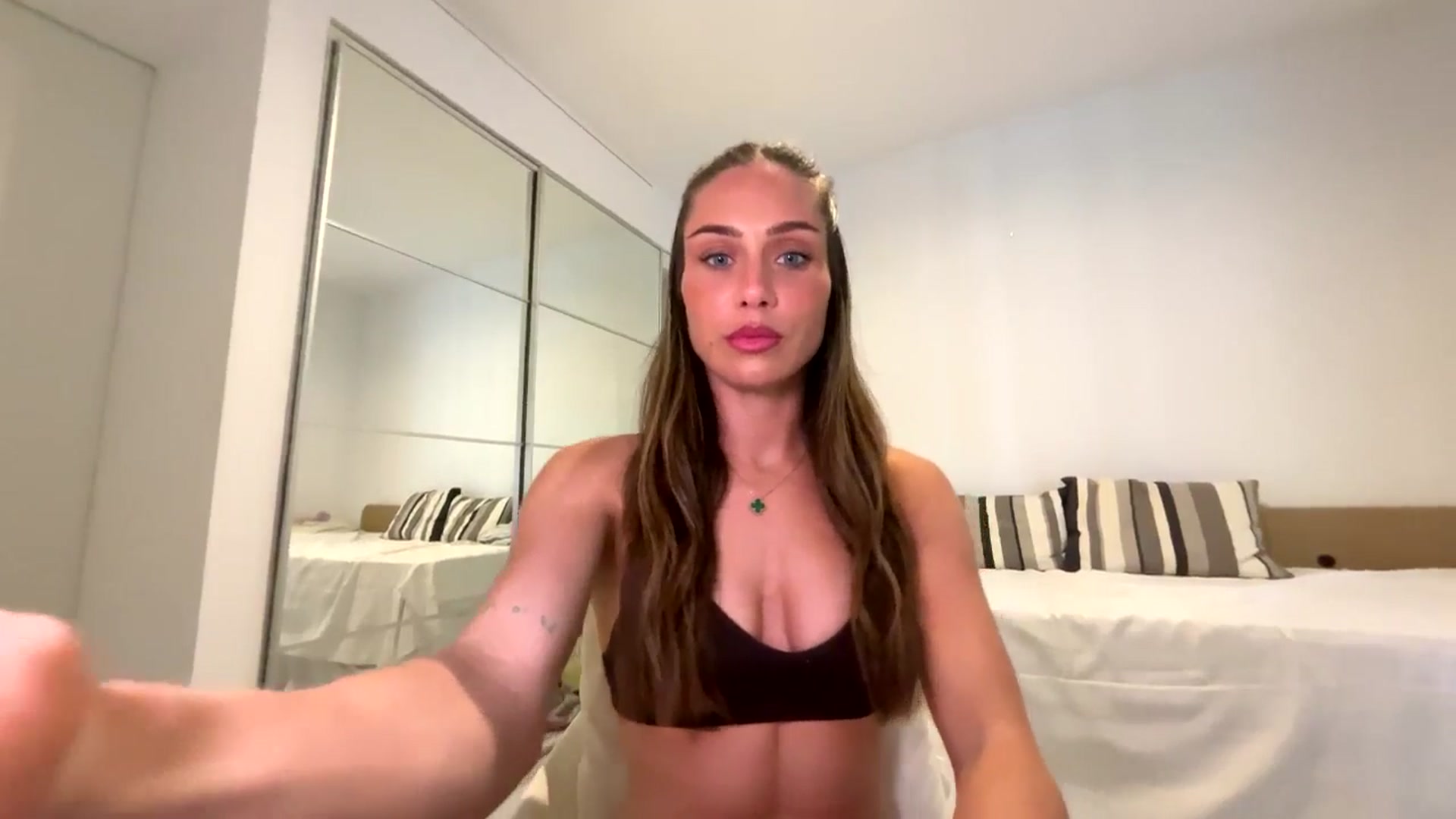 Gallery image thumbnail from English_Lola's myfreecams stream on, 03/26/2026, 11:03 image 8 of 20