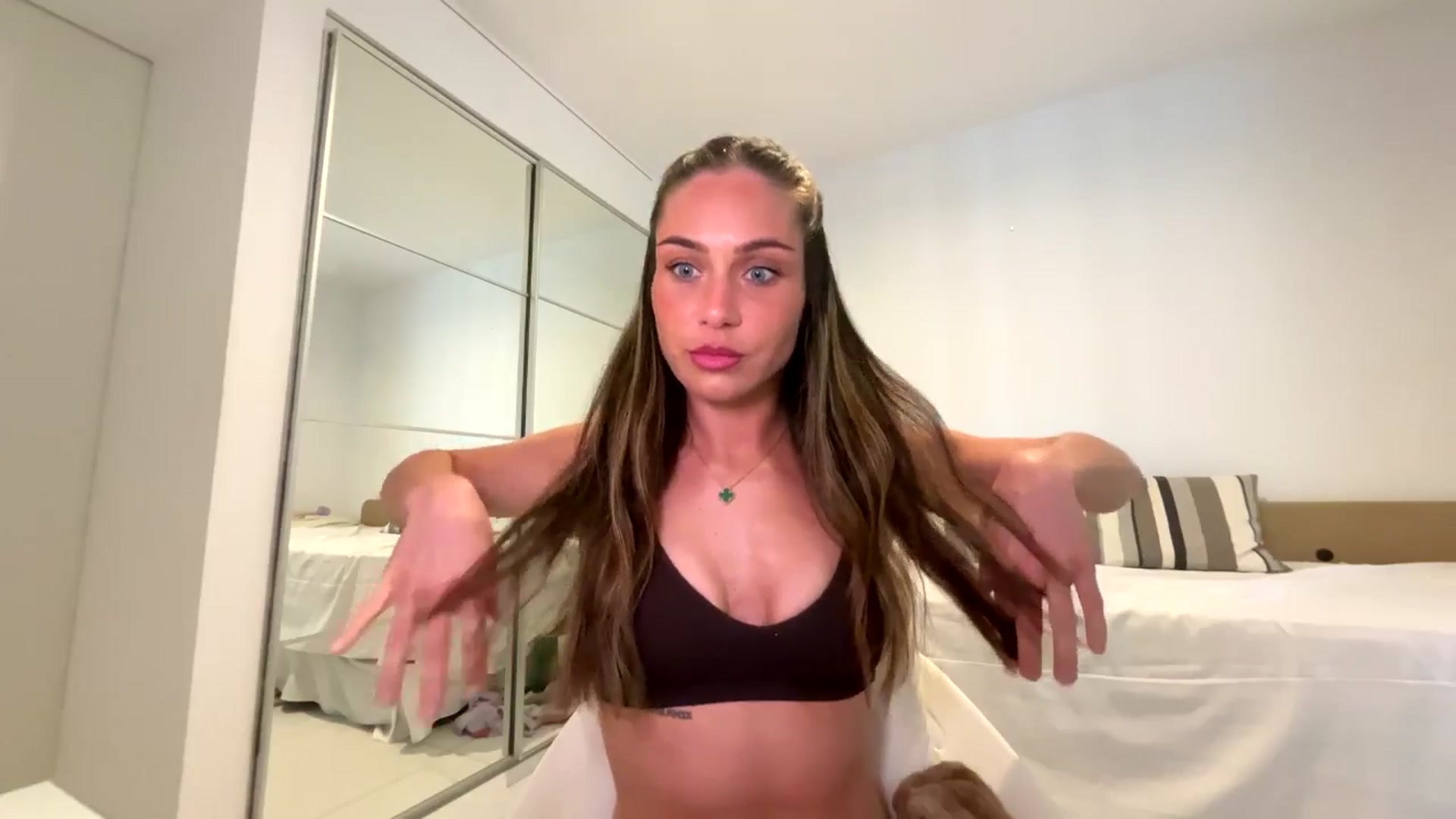 Gallery image thumbnail from English_Lola's myfreecams stream on, 03/26/2026, 11:03 image 9 of 20