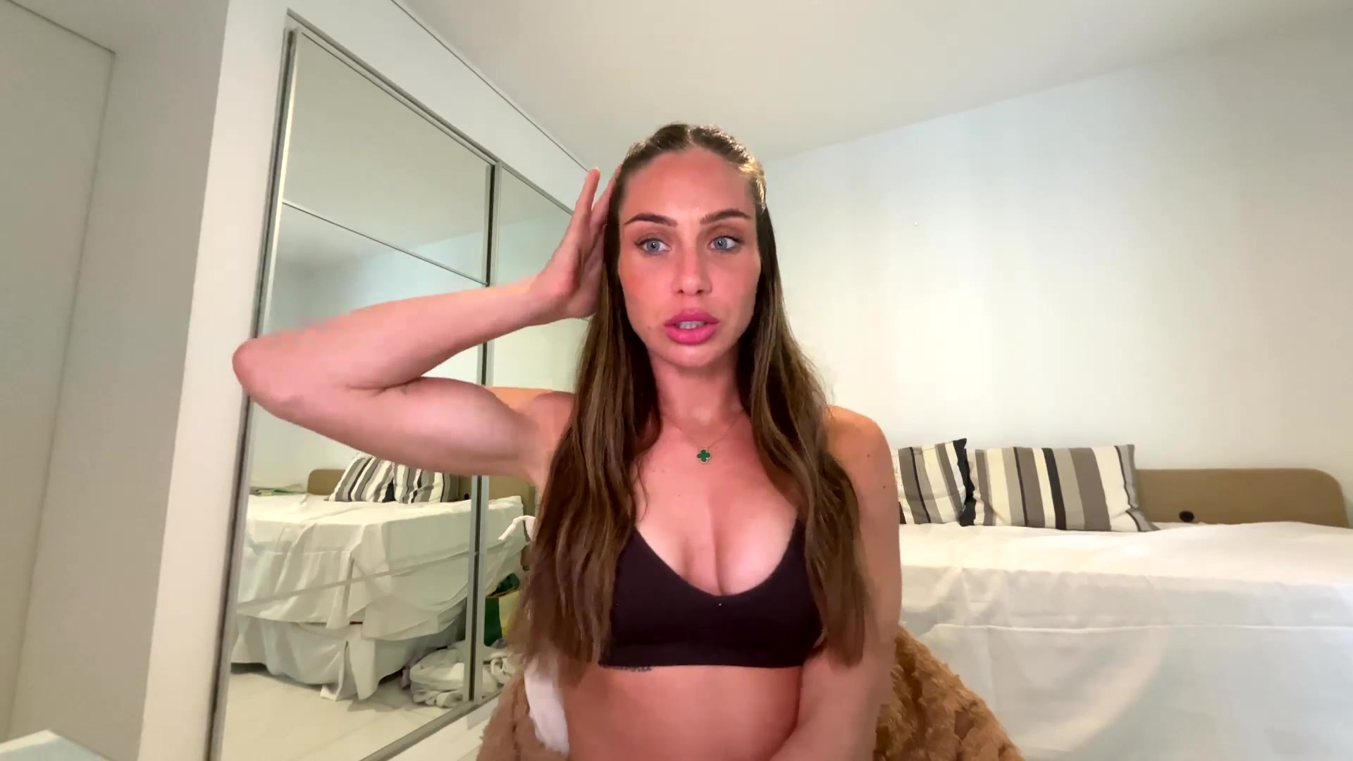 Gallery image thumbnail from English_Lola's myfreecams stream on, 03/26/2026, 12:42 image 6 of 20