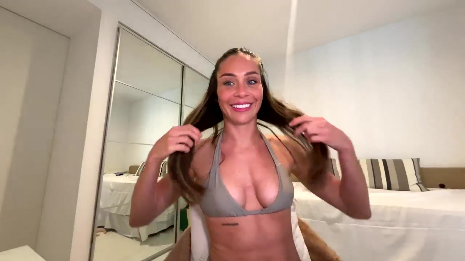 Gallery image thumbnail from English_Lola's myfreecams stream on, 03/27/2026, 11:27 image 10 of 20