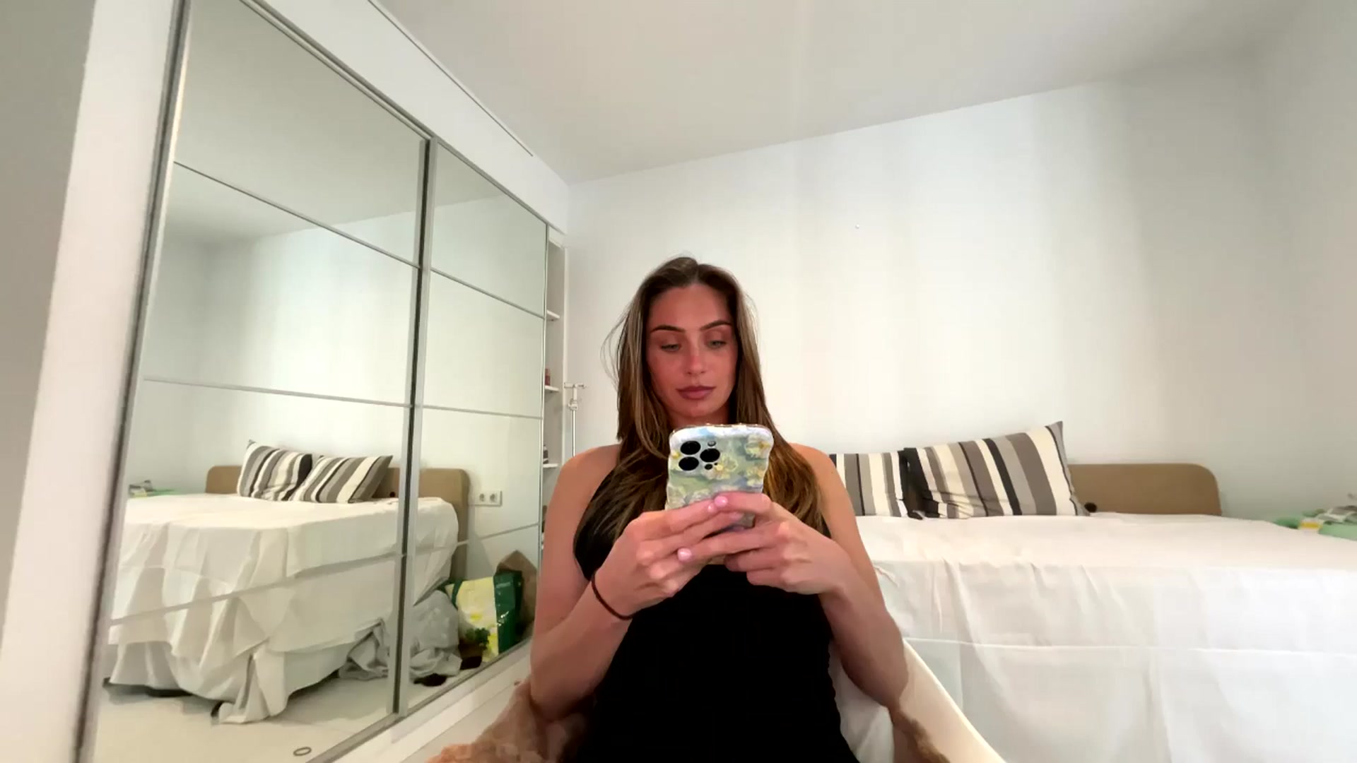 Gallery image thumbnail from English_Lola's myfreecams stream on, 04/03/2026, 12:47 image 15 of 20