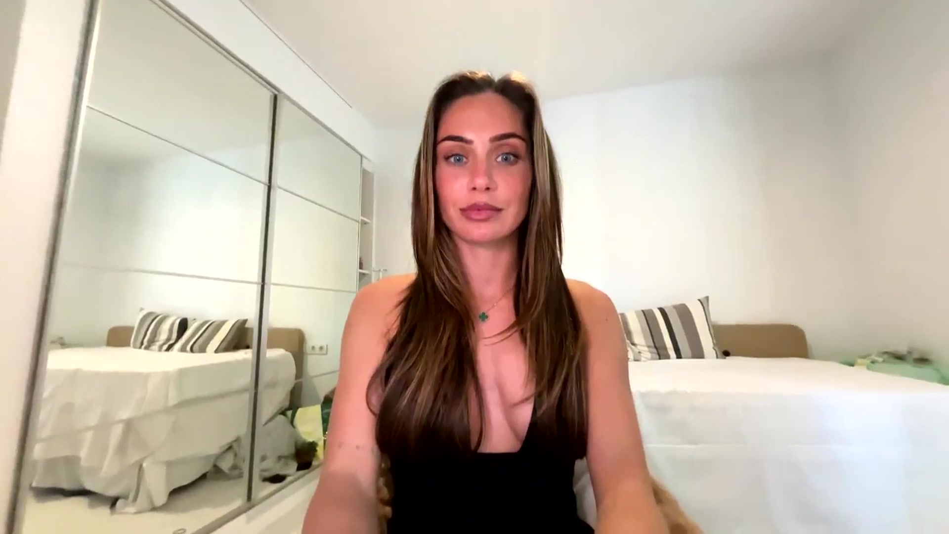 Gallery image thumbnail from English_Lola's myfreecams stream on, 04/03/2026, 12:47 image 17 of 20