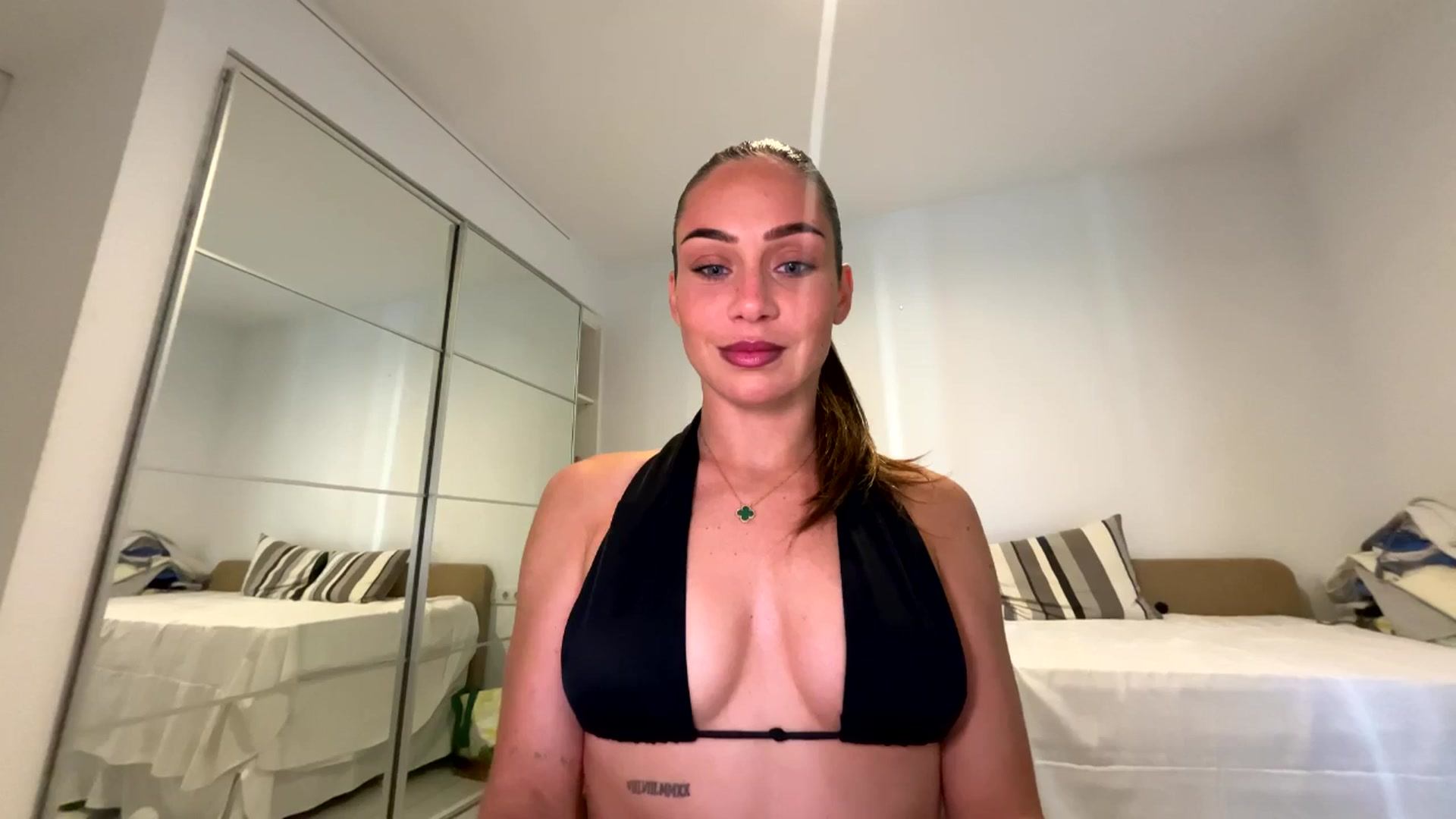 Gallery image thumbnail from English_Lola's myfreecams stream on, 04/04/2026, 08:27 image 11 of 20