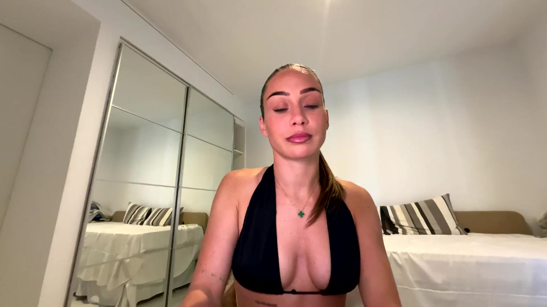 Gallery image thumbnail from English_Lola's myfreecams stream on, 04/04/2026, 09:01 image 18 of 20