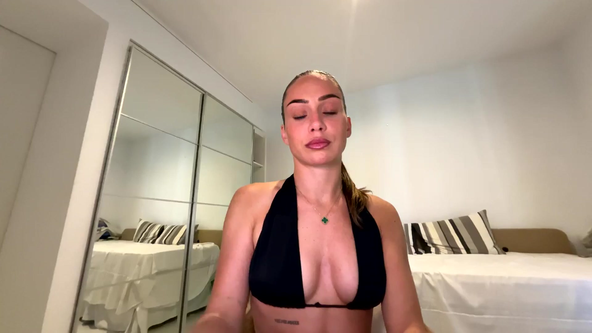 Gallery image thumbnail from English_Lola's myfreecams stream on, 04/04/2026, 09:01 image 15 of 20