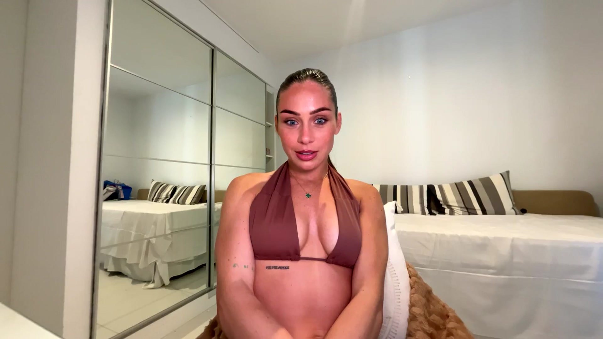 Gallery image thumbnail from English_Lola's myfreecams stream on, 04/05/2026, 09:32 image 16 of 20