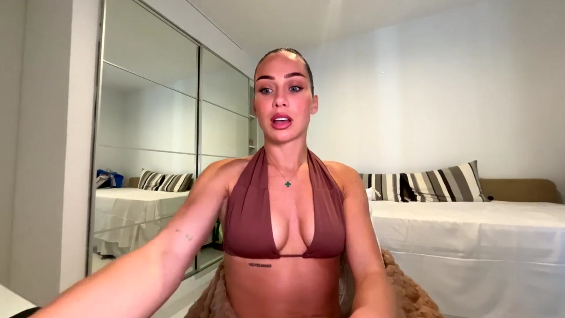 Gallery image thumbnail from English_Lola's myfreecams stream on, 04/05/2026, 09:32 image 19 of 20