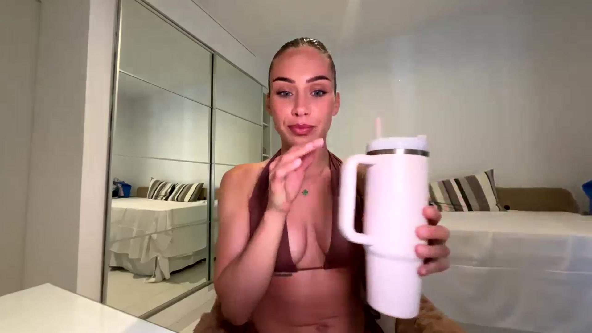 Gallery image thumbnail from English_Lola's myfreecams stream on, 04/05/2026, 09:32 image 11 of 20