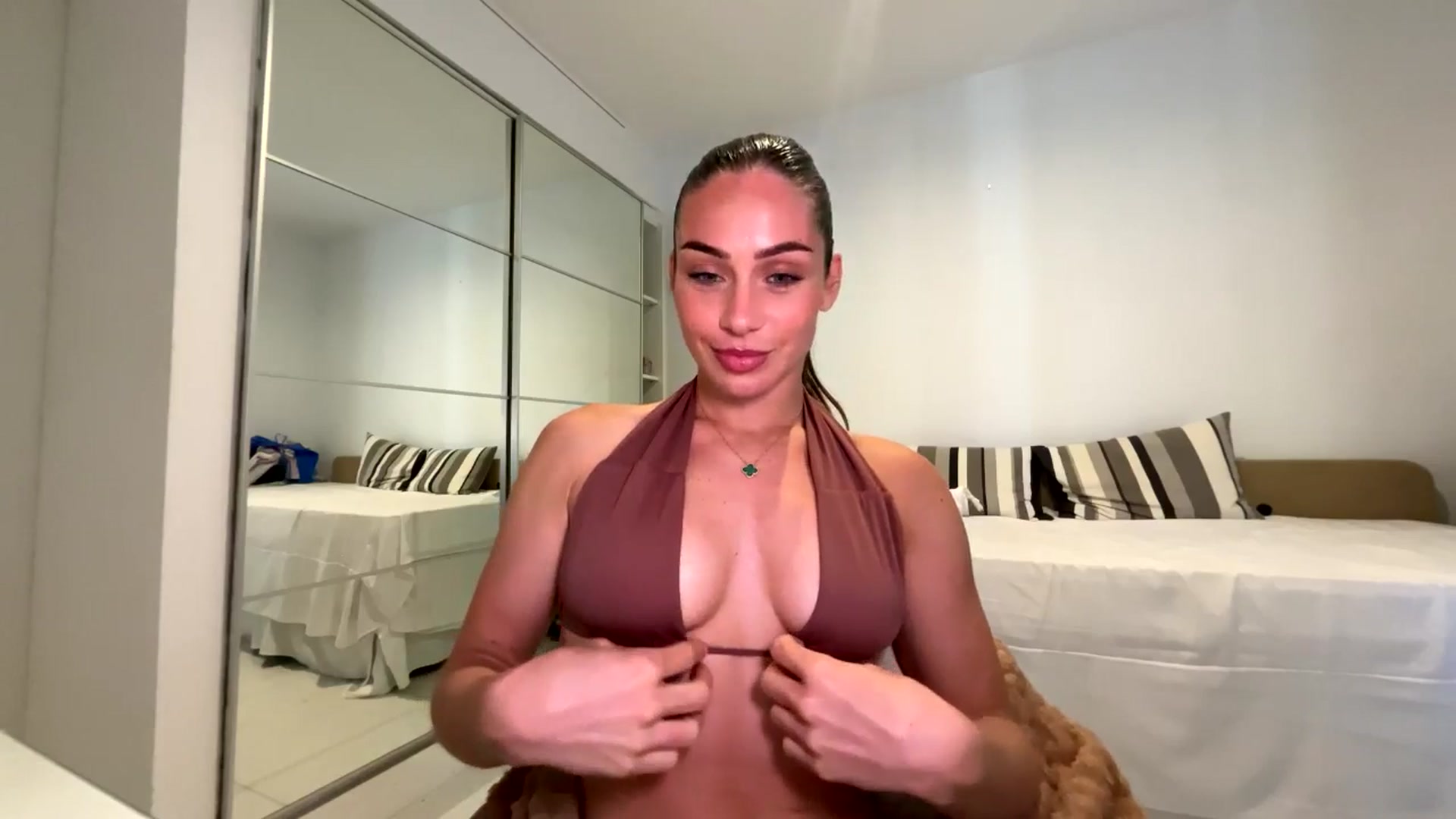 Gallery image thumbnail from English_Lola's myfreecams stream on, 04/05/2026, 09:32 image 17 of 20