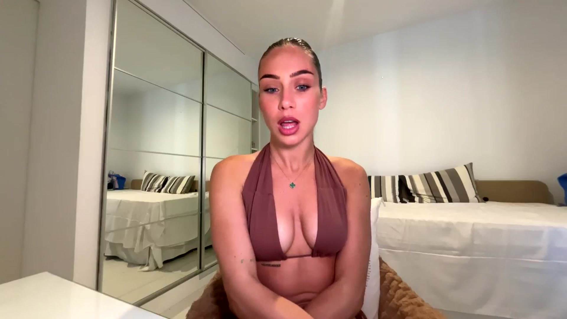 Gallery image thumbnail from English_Lola's myfreecams stream on, 04/05/2026, 09:32 image 12 of 20