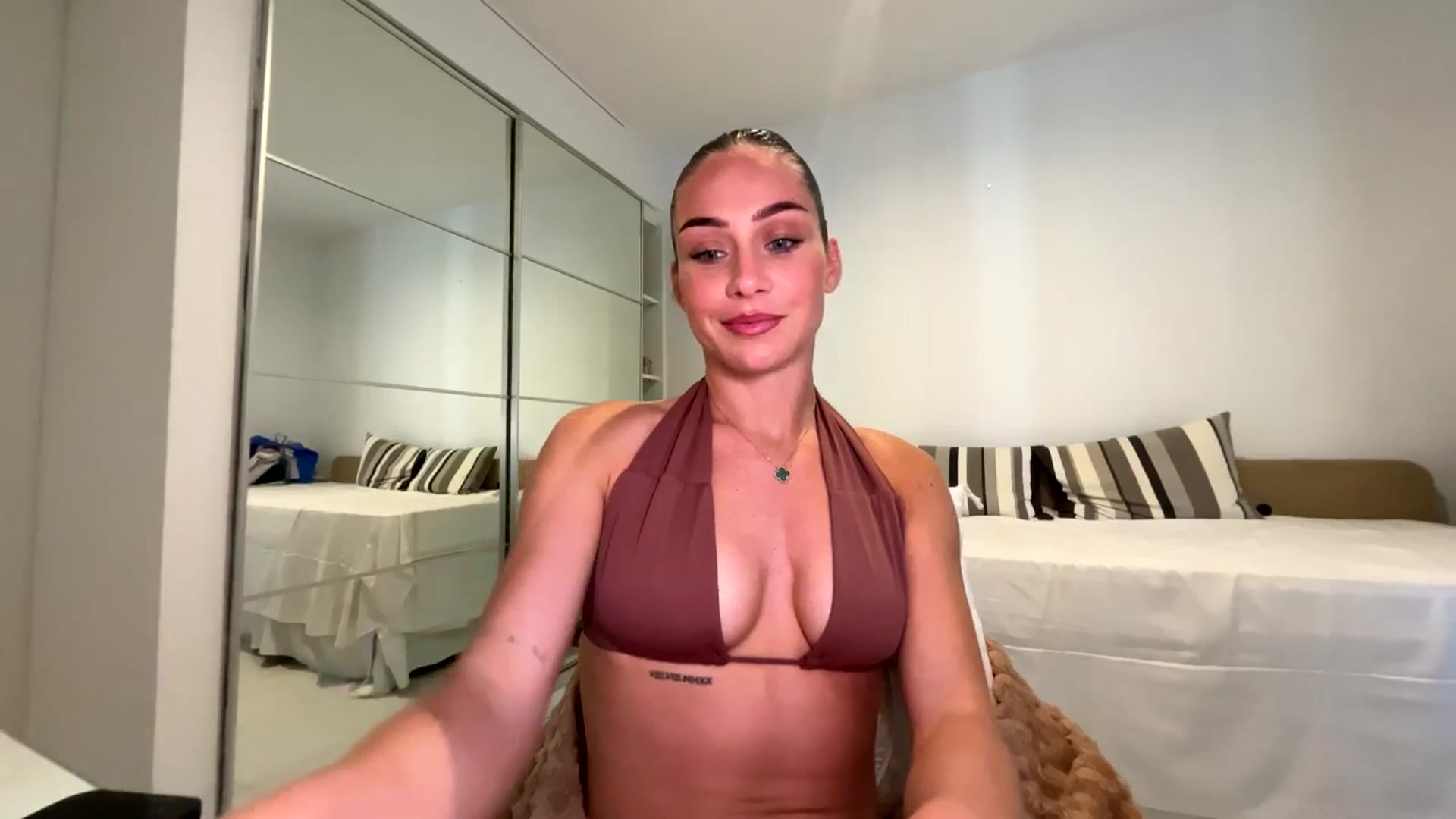 Gallery image thumbnail from English_Lola's myfreecams stream on, 04/05/2026, 09:32 image 18 of 20
