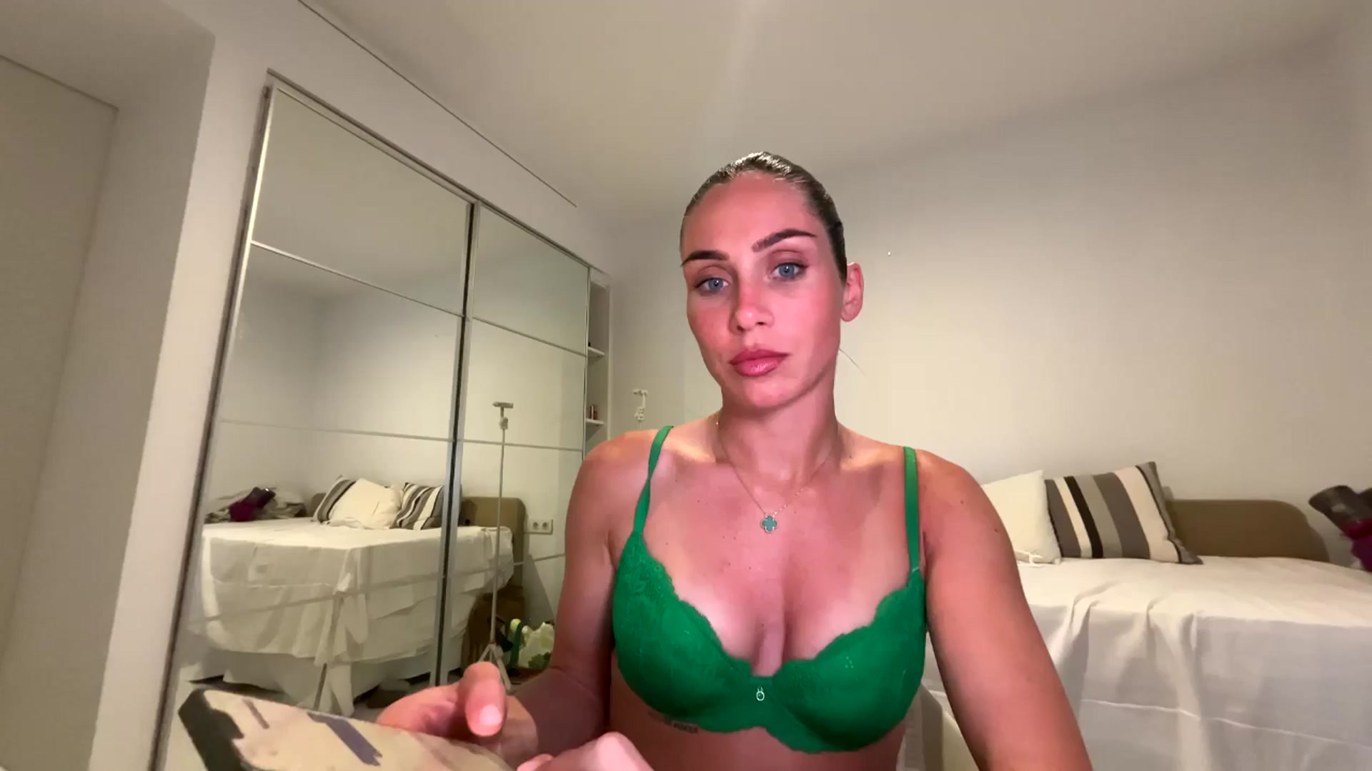 Gallery image thumbnail from English_Lola's myfreecams stream on, 04/09/2026, 18:12 image 16 of 20