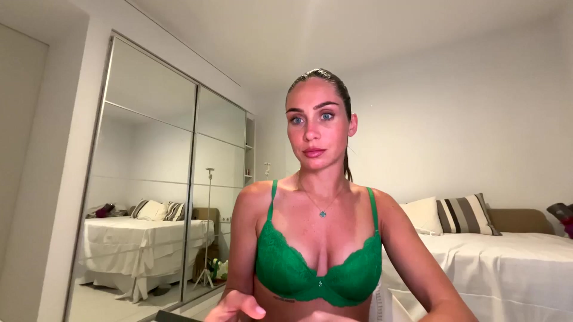Gallery image thumbnail from English_Lola's myfreecams stream on, 04/09/2026, 18:12 image 15 of 20