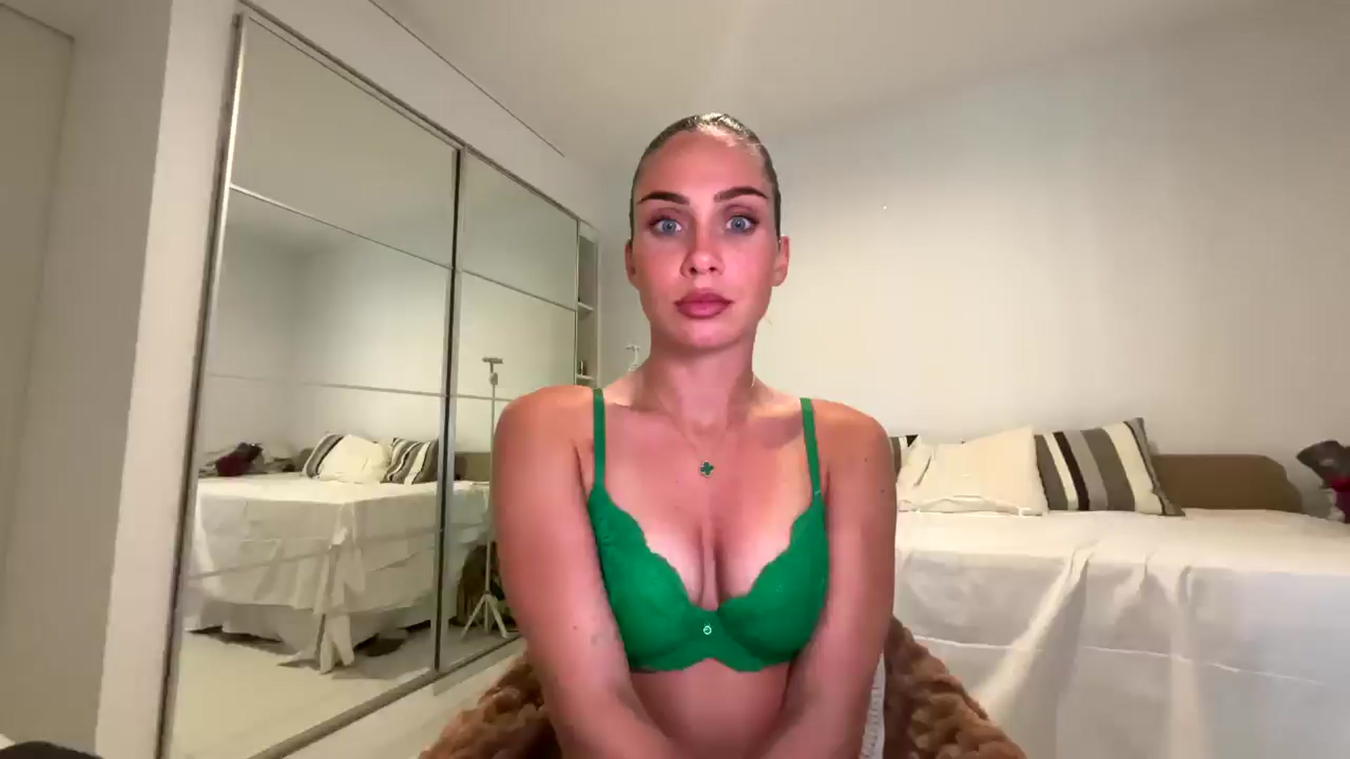 Gallery image thumbnail from English_Lola's myfreecams stream on, 04/09/2026, 18:12 image 7 of 20