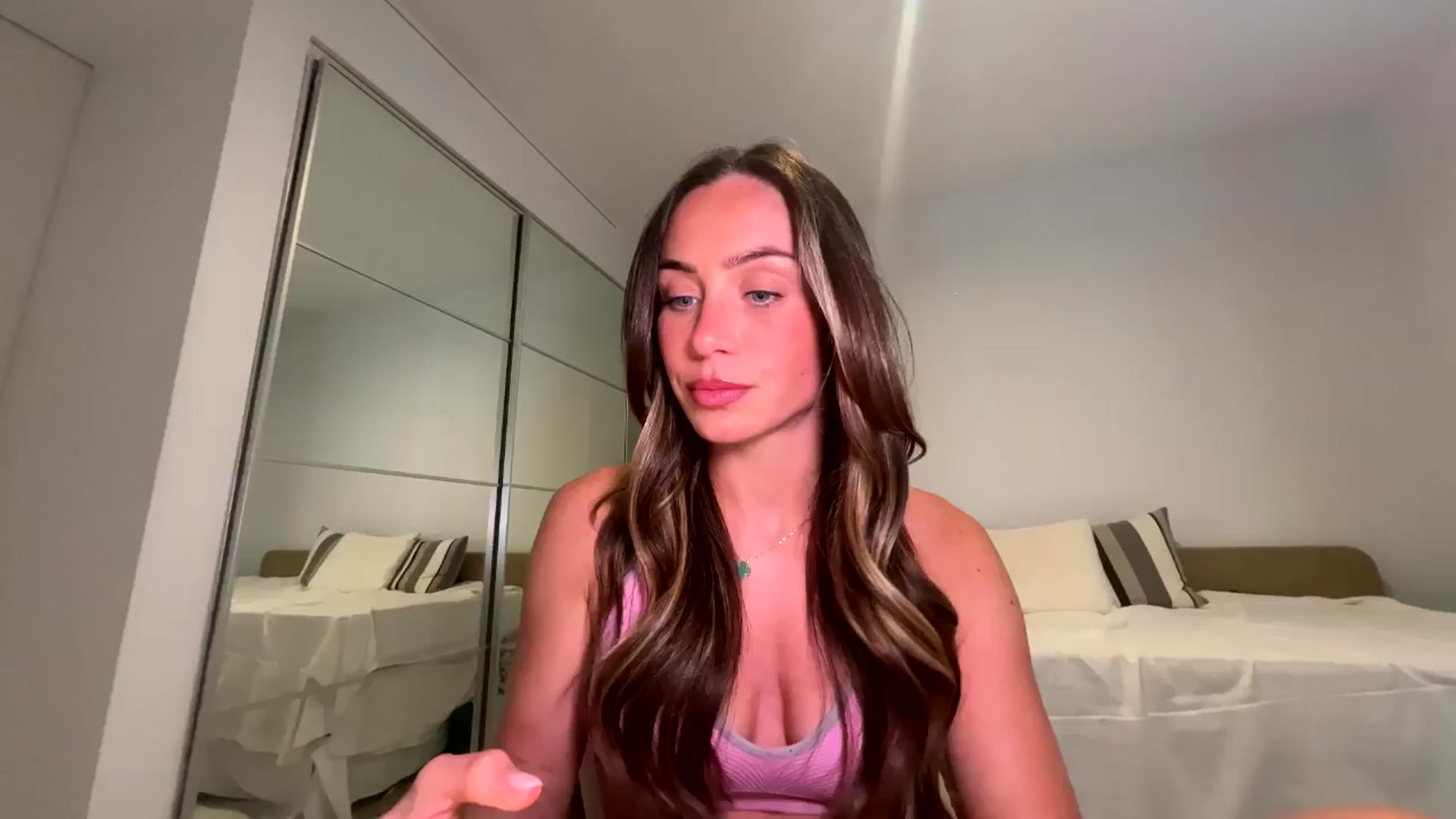 Gallery image thumbnail from English_Lola's myfreecams stream on, 04/12/2026, 15:33 image 4 of 20