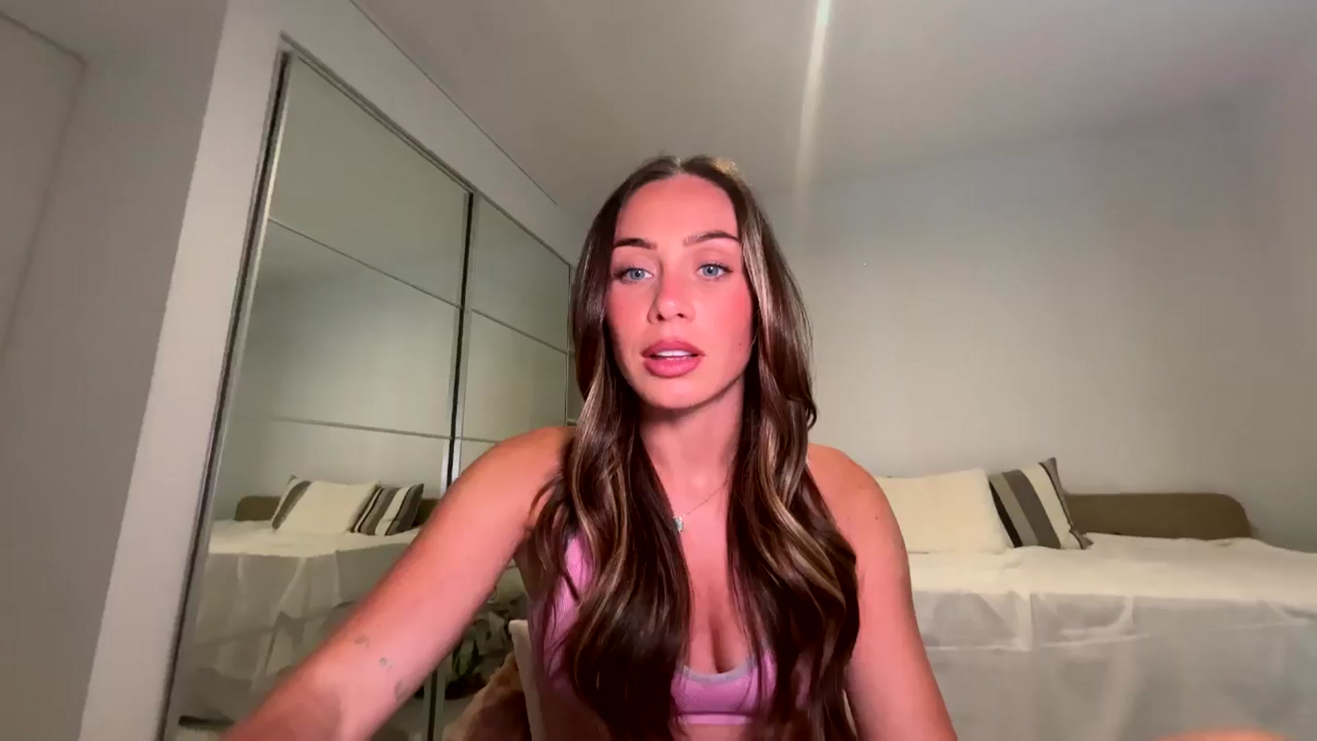 Gallery image thumbnail from English_Lola's myfreecams stream on, 04/12/2026, 15:33 image 6 of 20