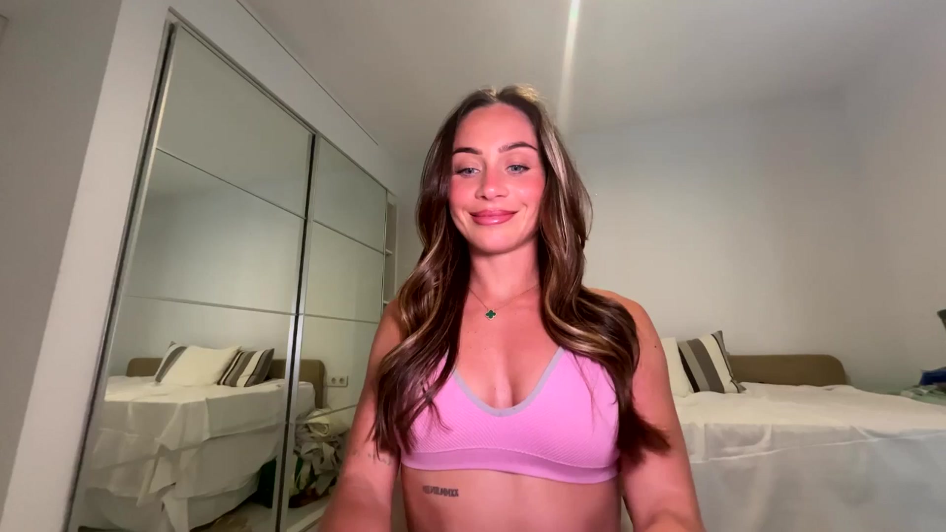 Gallery image thumbnail from English_Lola's myfreecams stream on, 04/12/2026, 15:33 image 14 of 20