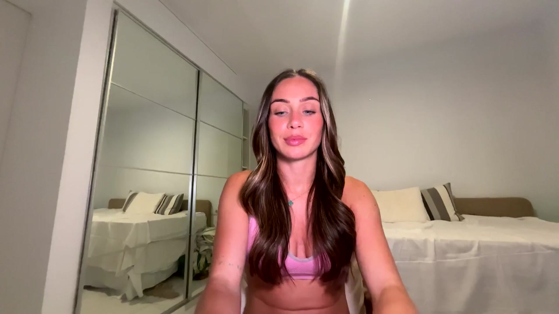 Gallery image thumbnail from English_Lola's myfreecams stream on, 04/12/2026, 17:12 image 17 of 20