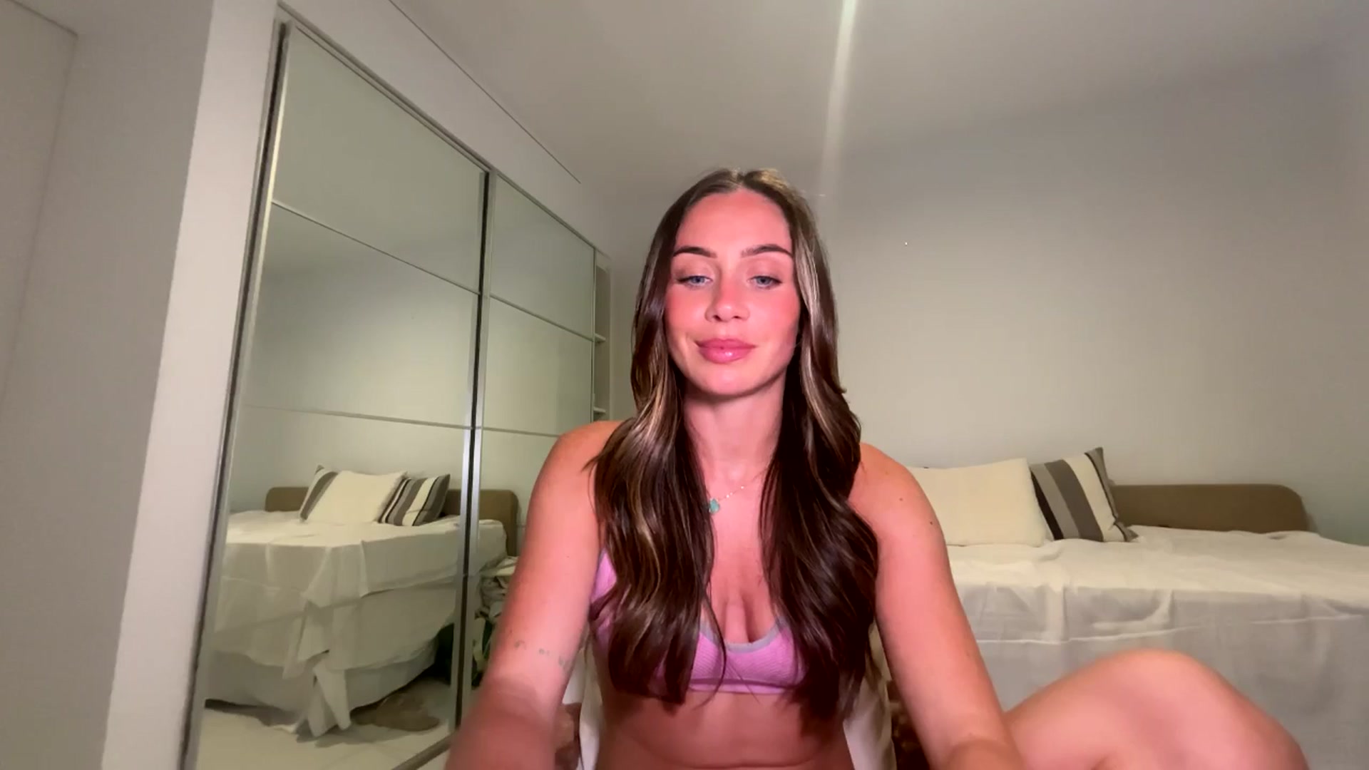 Gallery image thumbnail from English_Lola's myfreecams stream on, 04/12/2026, 17:12 image 16 of 20
