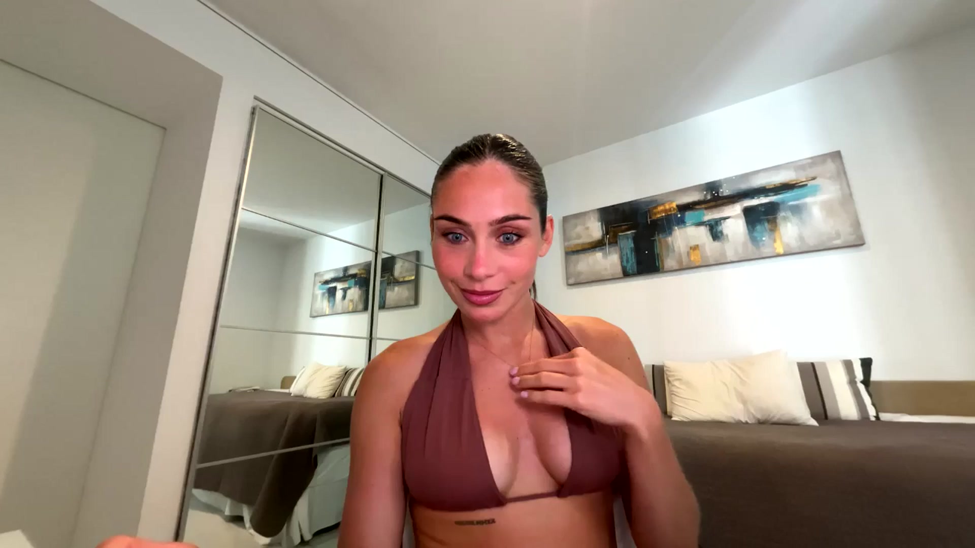 Gallery image thumbnail from English_Lola's myfreecams stream on, 04/26/2026, 11:43 image 11 of 20