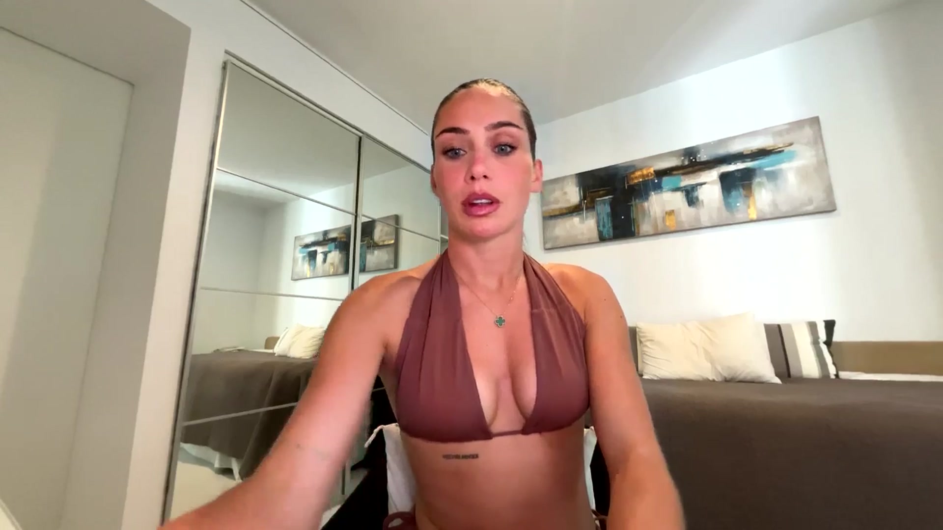 Gallery image thumbnail from English_Lola's myfreecams stream on, 04/26/2026, 11:43 image 17 of 20