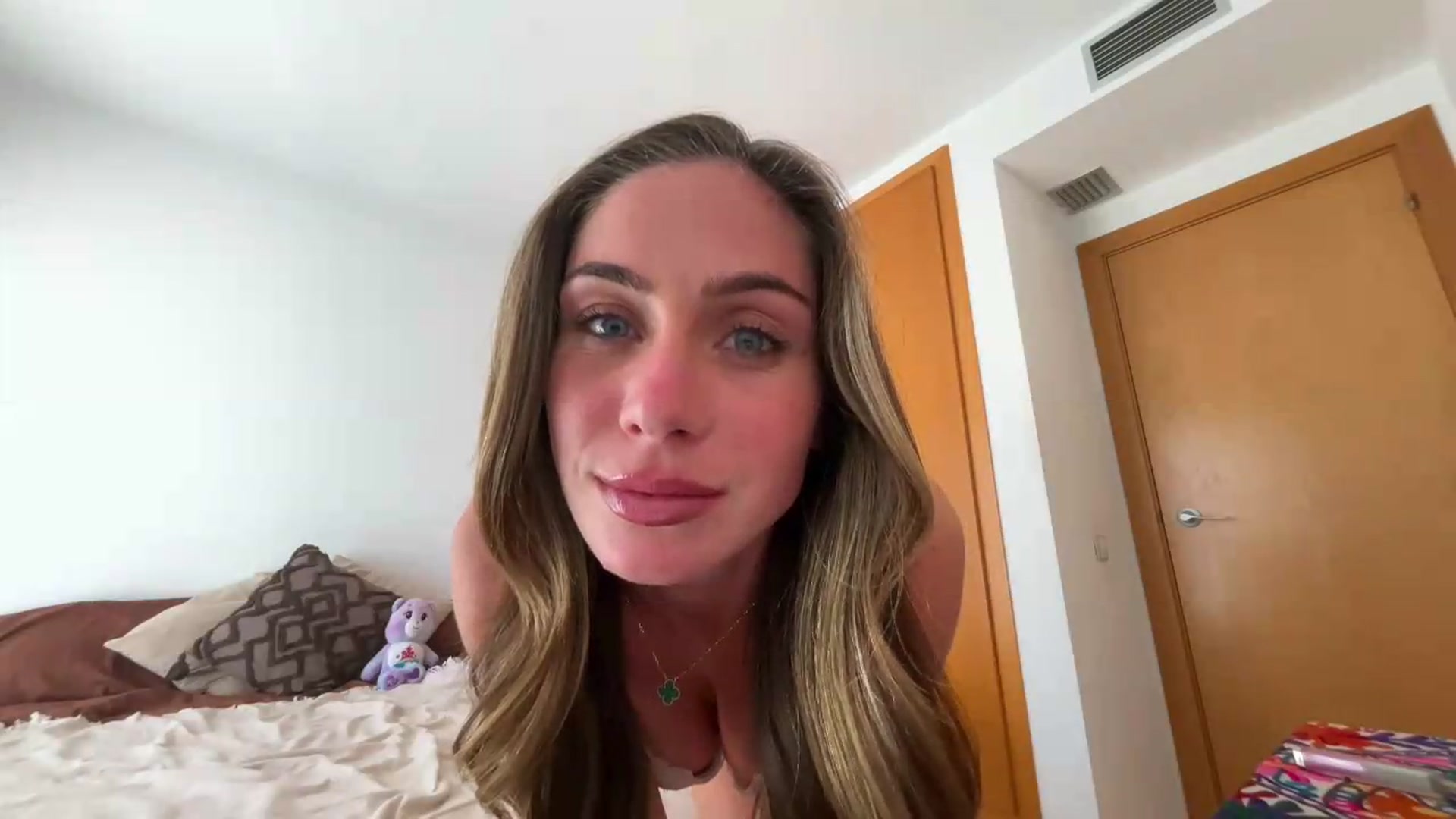 Gallery image thumbnail from English_Lola's myfreecams stream on, 05/27/2026, 13:22 image 4 of 20