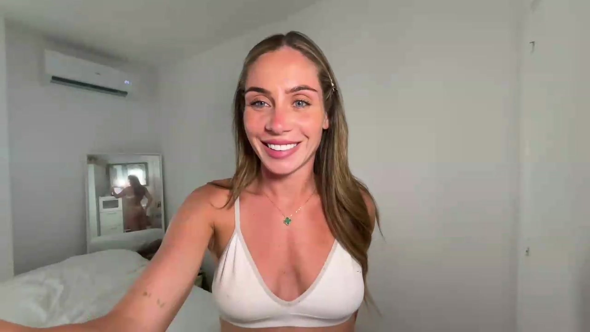 Gallery image thumbnail from English_Lola's myfreecams stream on, 06/03/2026, 17:35 image 6 of 20