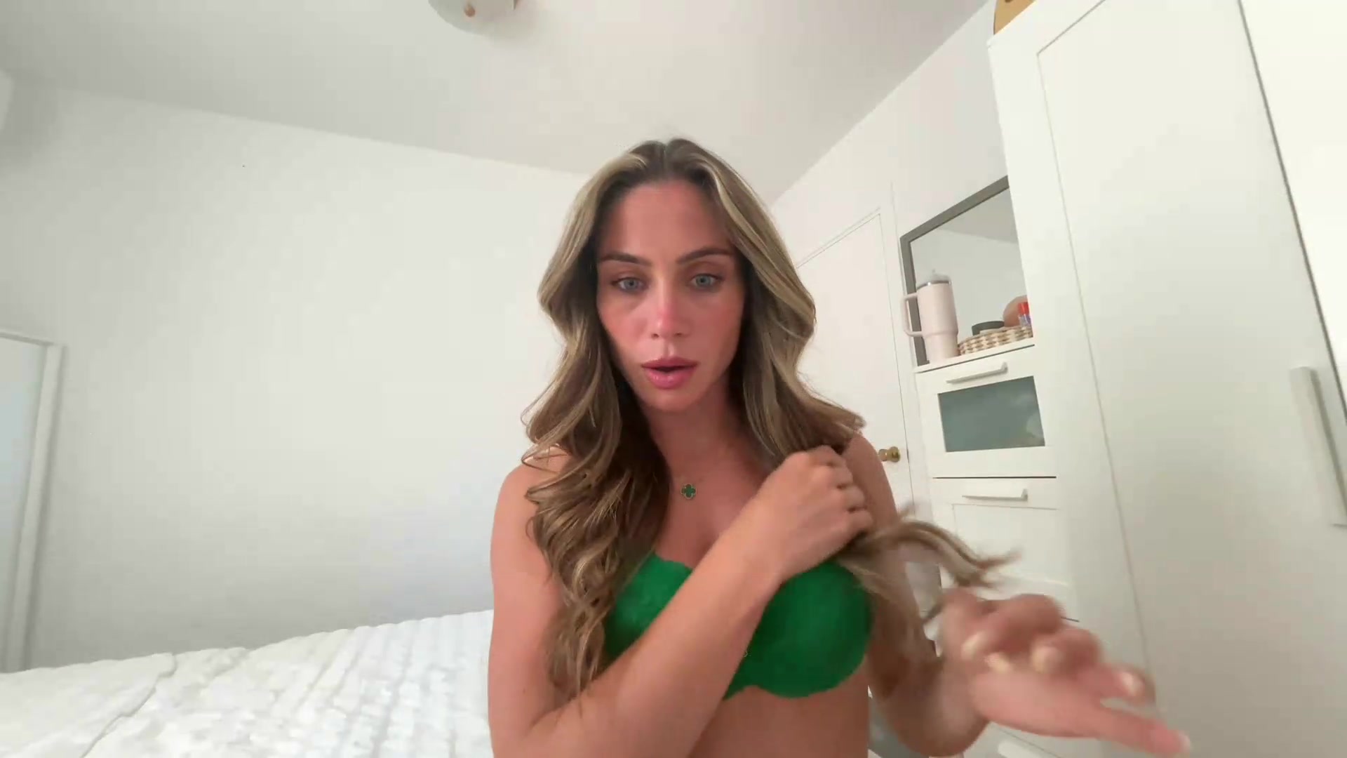 Gallery image thumbnail from English_Lola's myfreecams stream on, 06/27/2026, 12:39 image 19 of 20