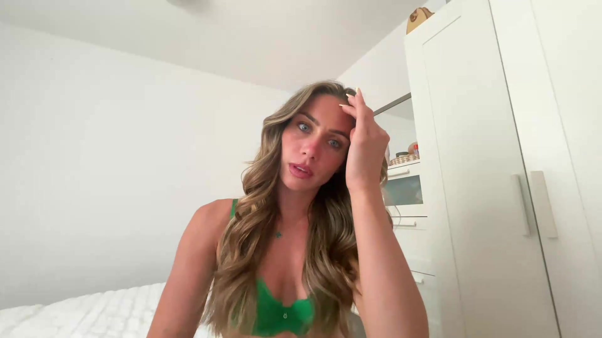 Gallery image thumbnail from English_Lola's myfreecams stream on, 06/27/2026, 12:39 image 16 of 20